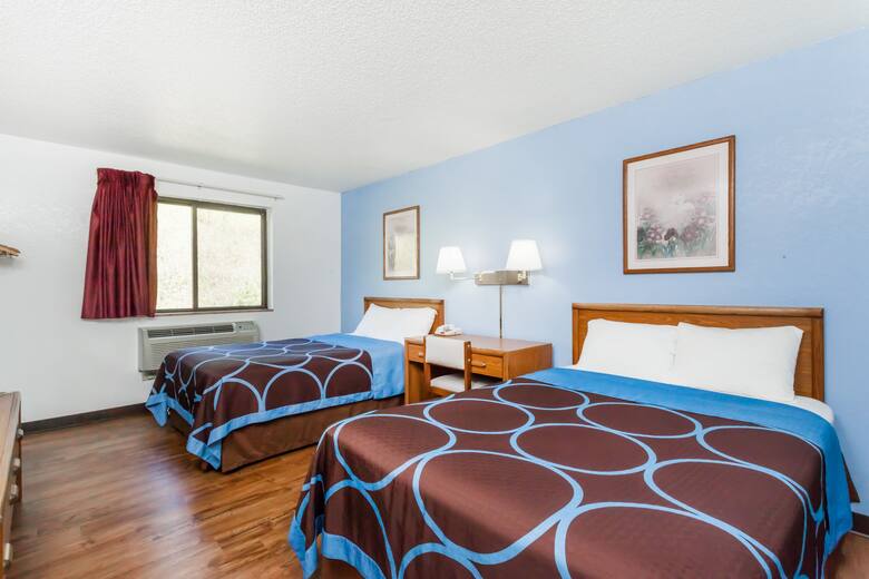 Guest room at the Super 8 Norwich in Norwich, New York