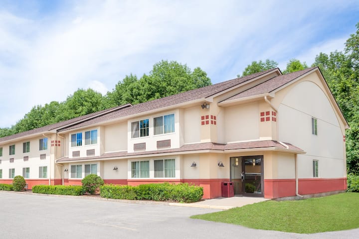 Super 8 By Wyndham Oneonta Cooperstown Oneonta Ny Hotels Super 8 By Wyndham Oneonta Cooperstown Oneonta Ny Hotels