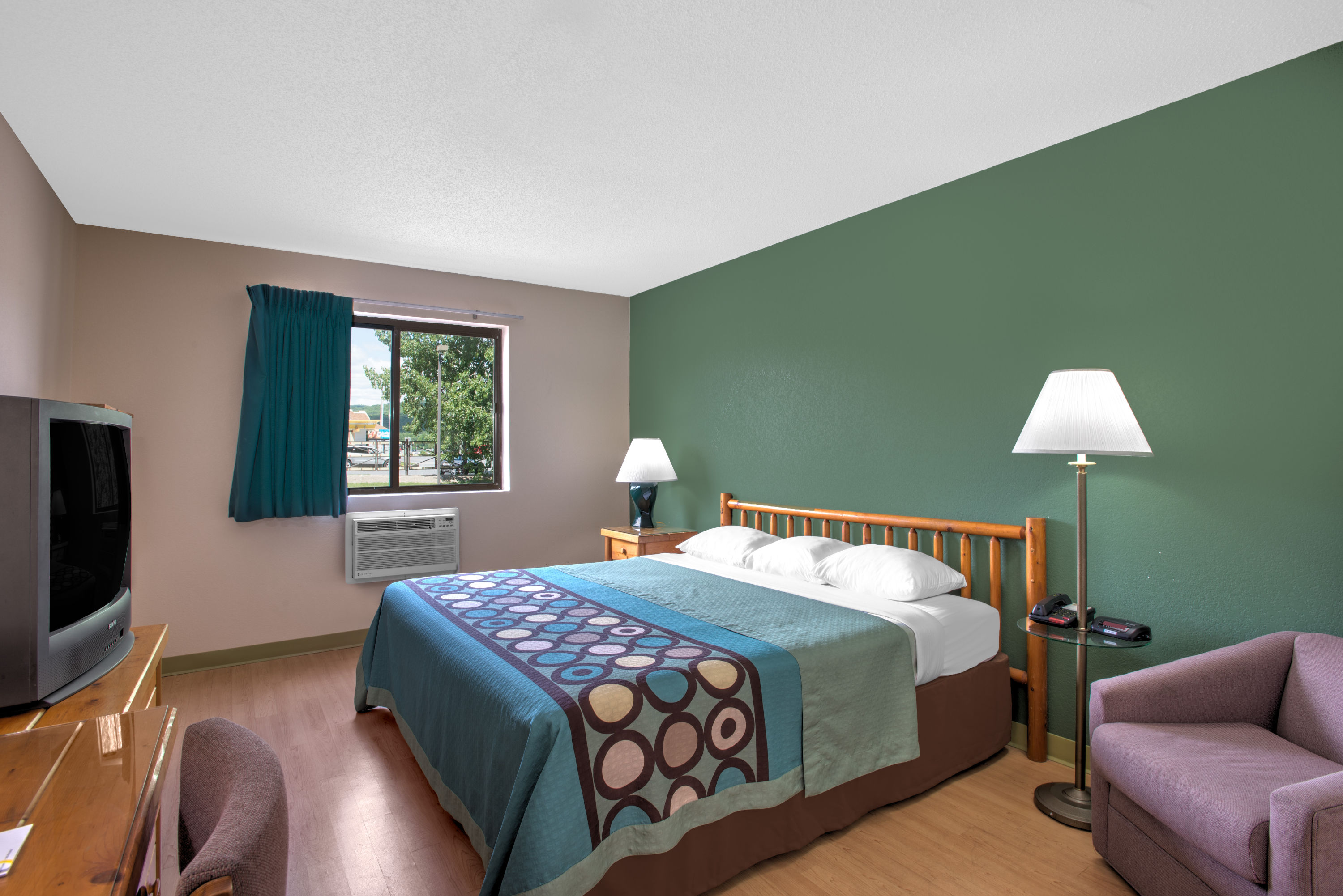 Guest room at the Super 8 by Wyndham Ticonderoga in Ticonderoga, New York