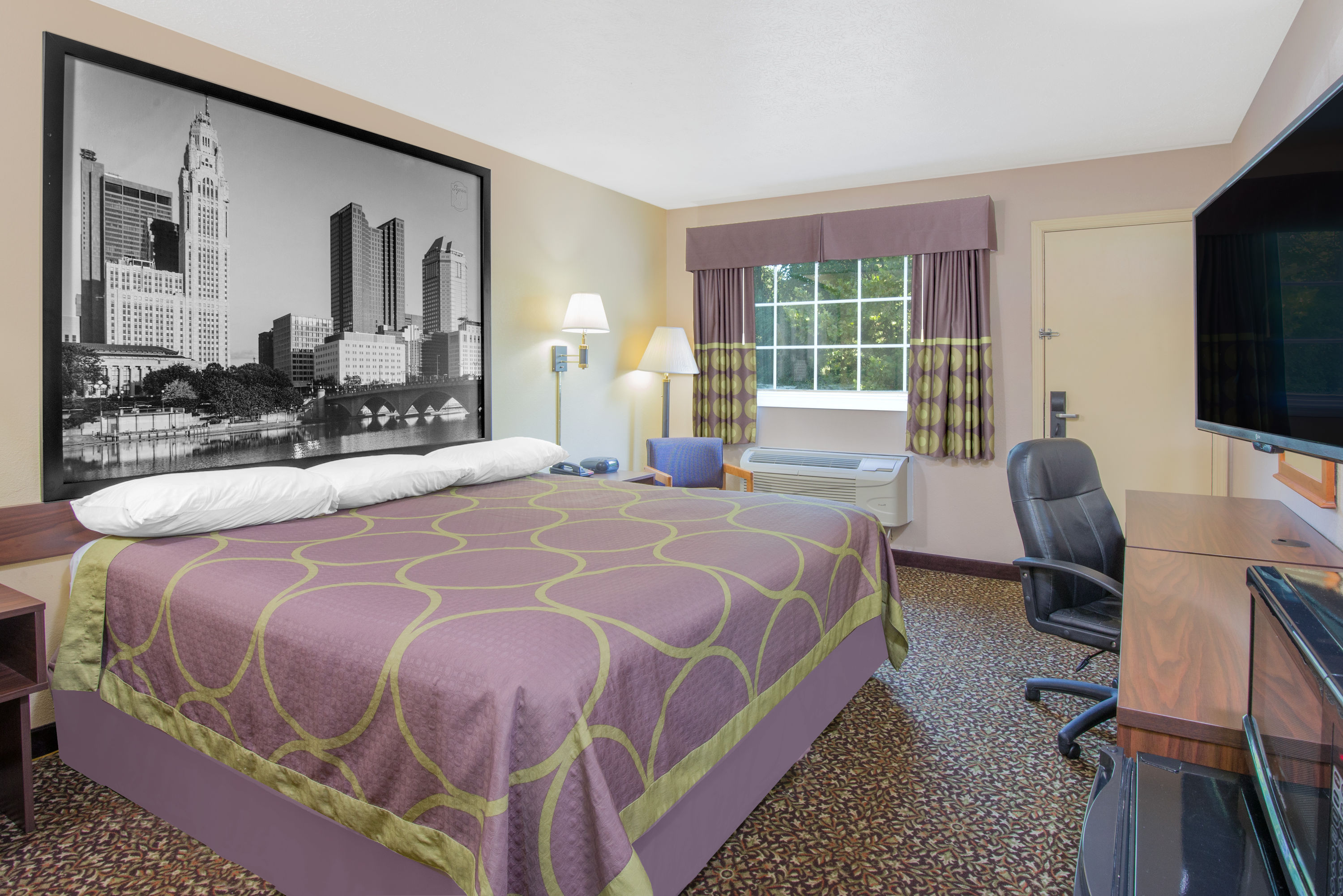 Guest room at the Super 8 by Wyndham Ashland in Ashland, Ohio