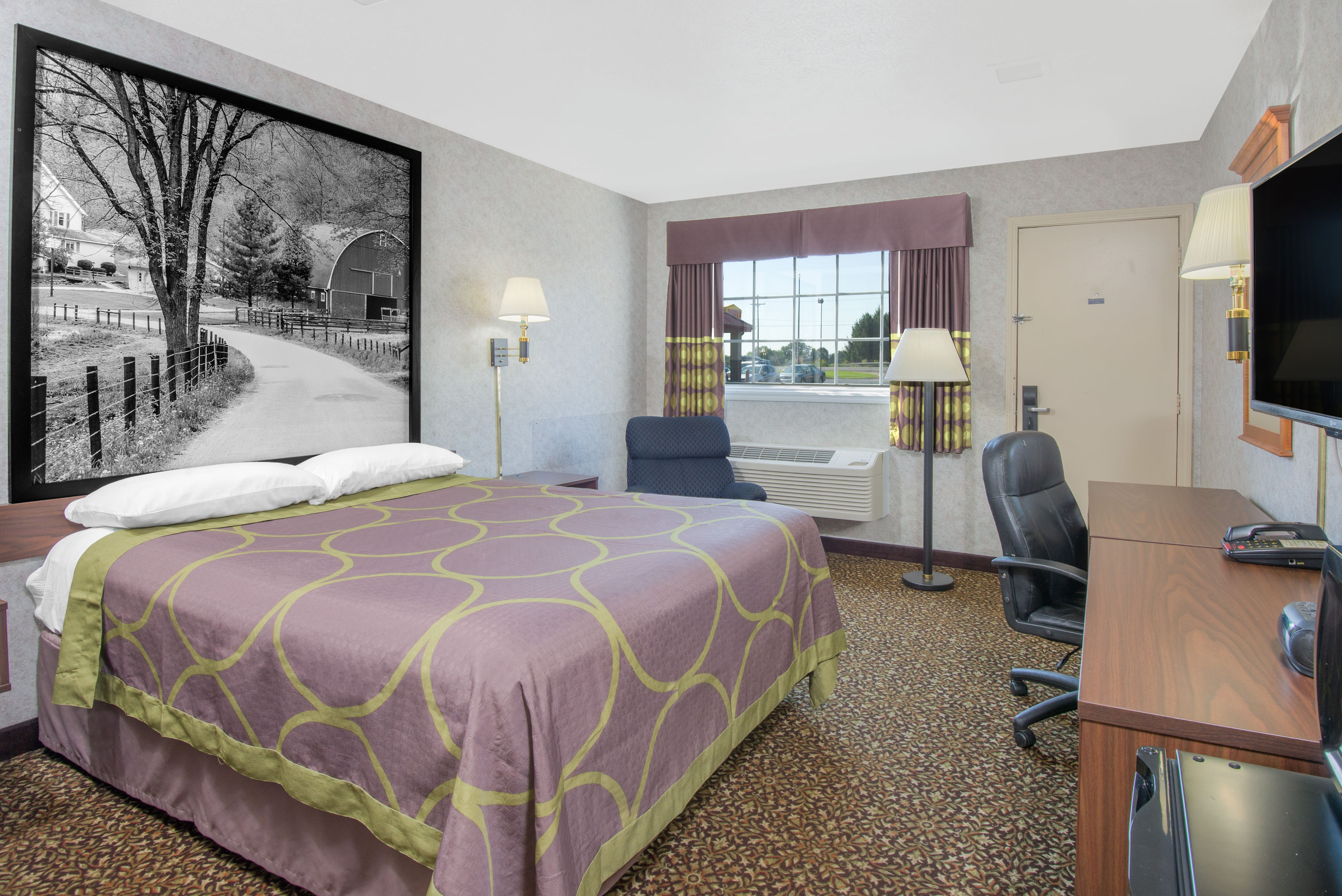 Guest room at the Super 8 by Wyndham Ashland in Ashland, Ohio