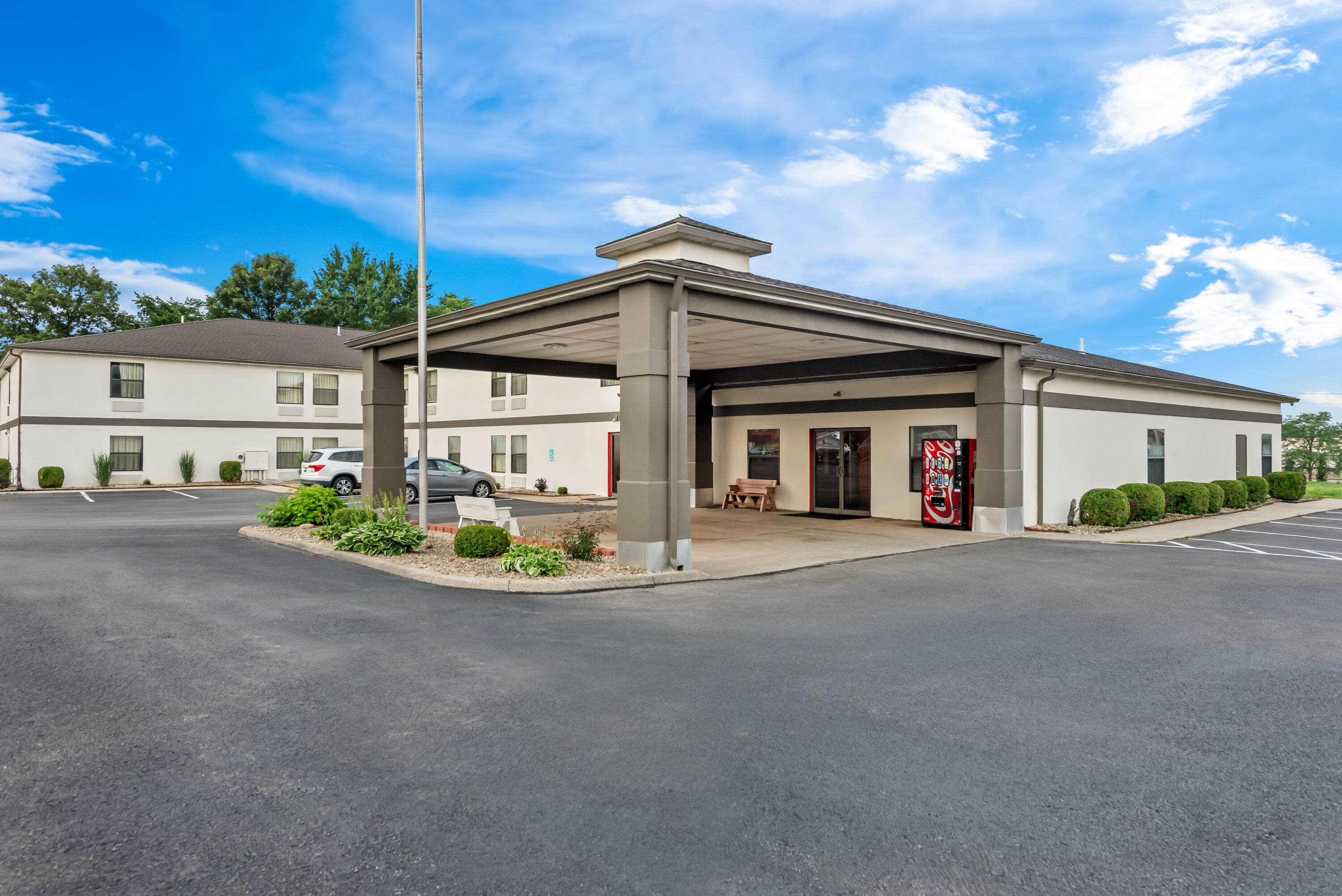 Exterior Day Image of Super 8 by Wyndham Bellefontaine hotel in Bellefontaine, Ohio