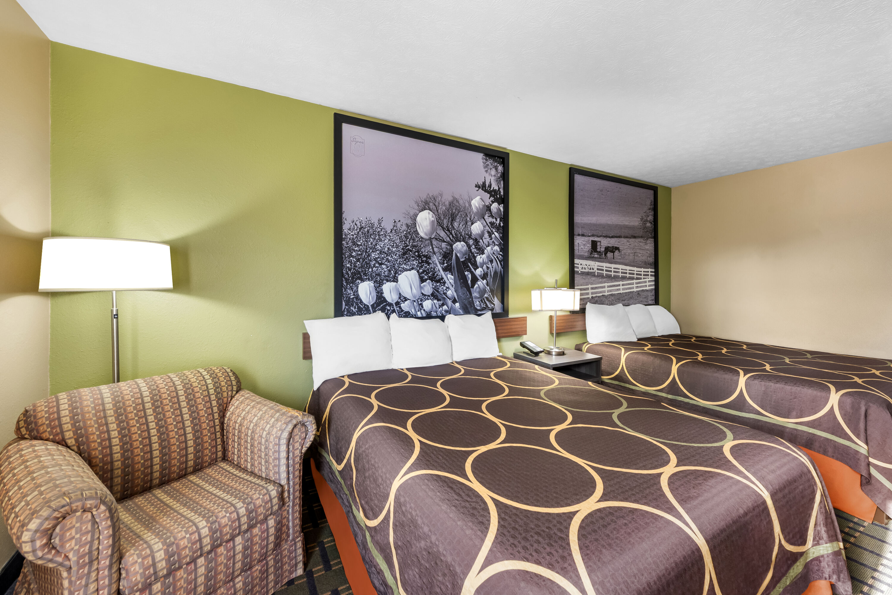 Double bed guest room at the Super 8 by Wyndham Bellefontaine in Bellefontaine, Ohio