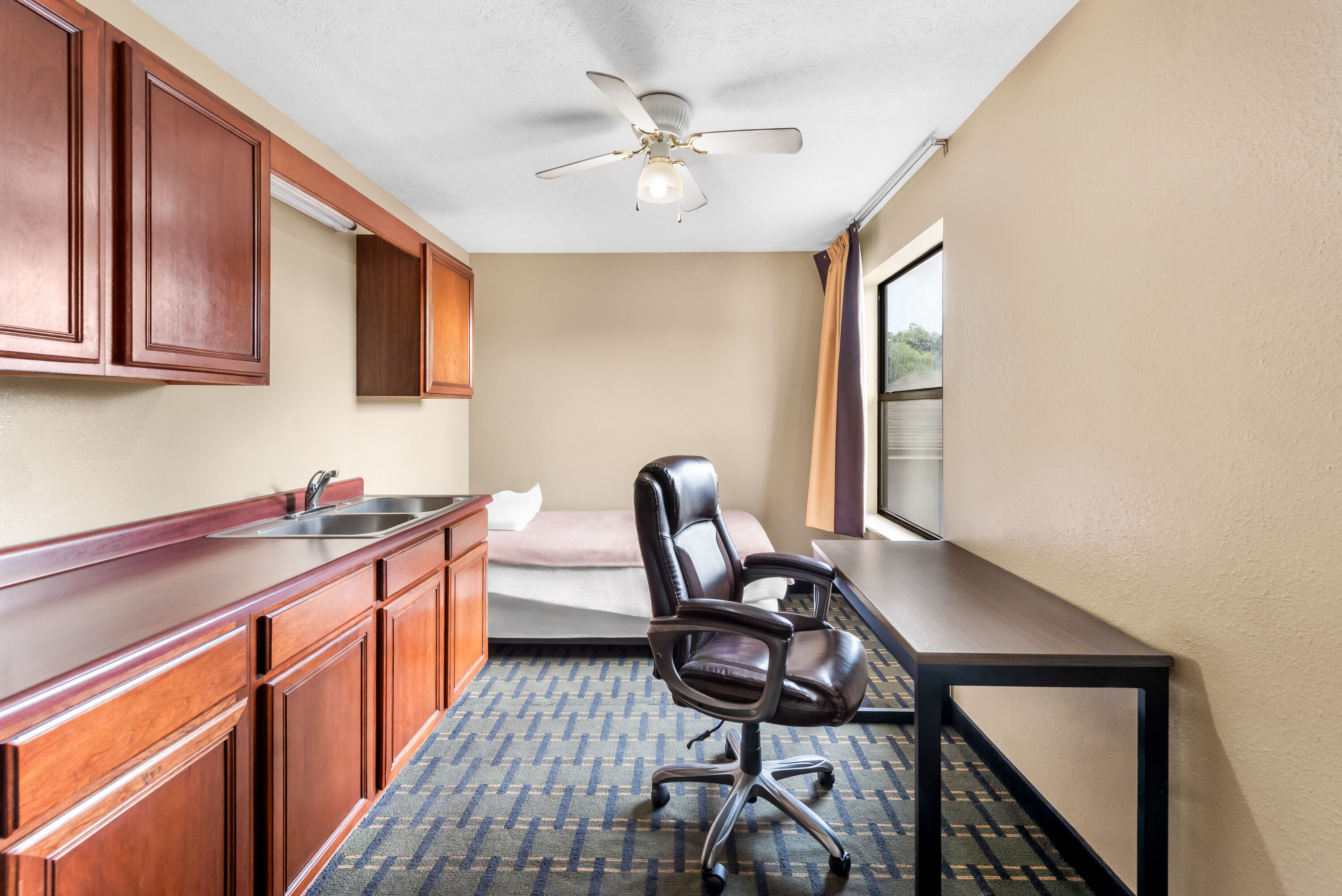 Super 8 by Wyndham Bellefontaine suite in Bellefontaine, Ohio