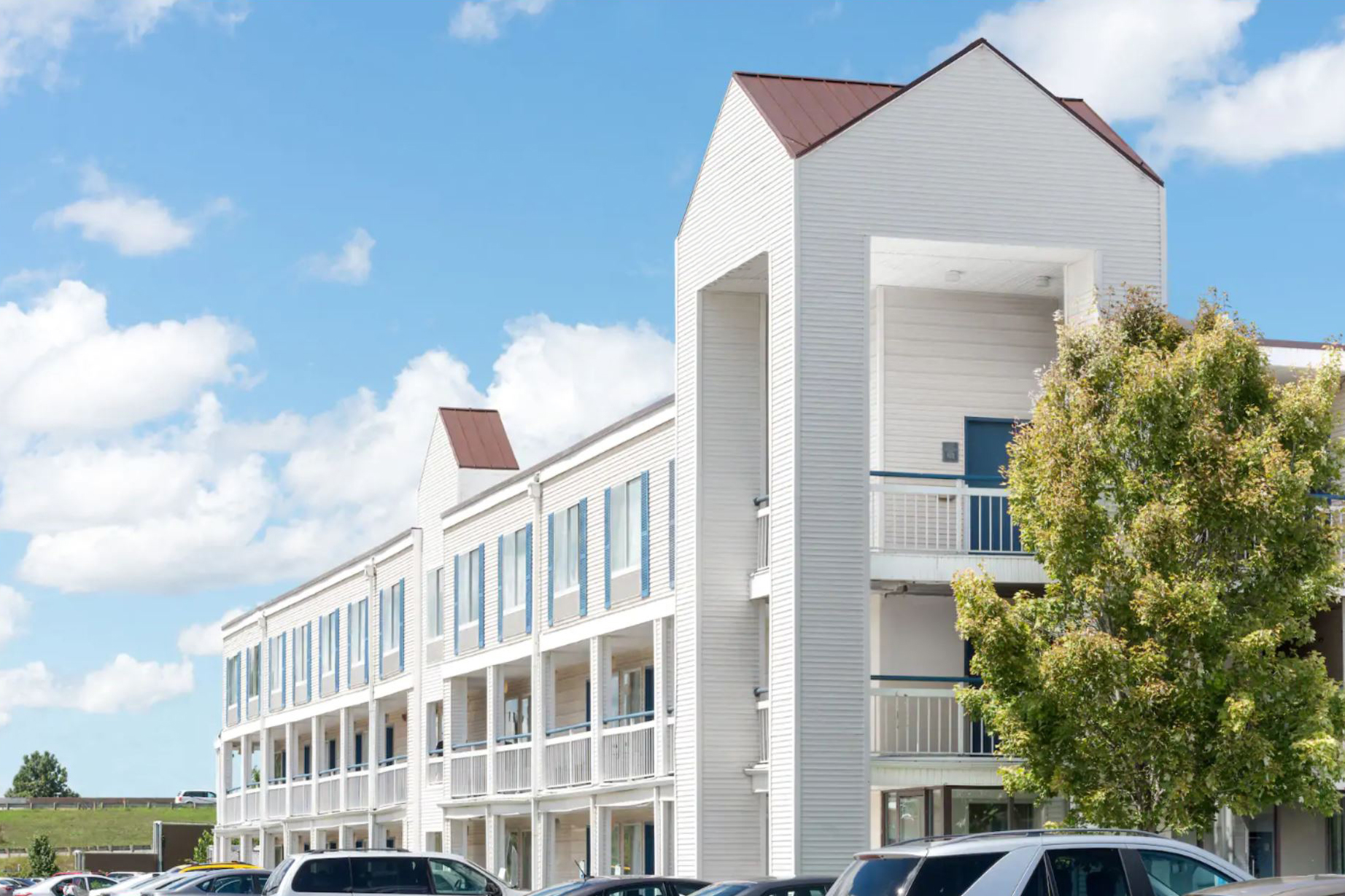 Super 8 by Wyndham Brook Park/Cleveland Brook Park, OH Hotels