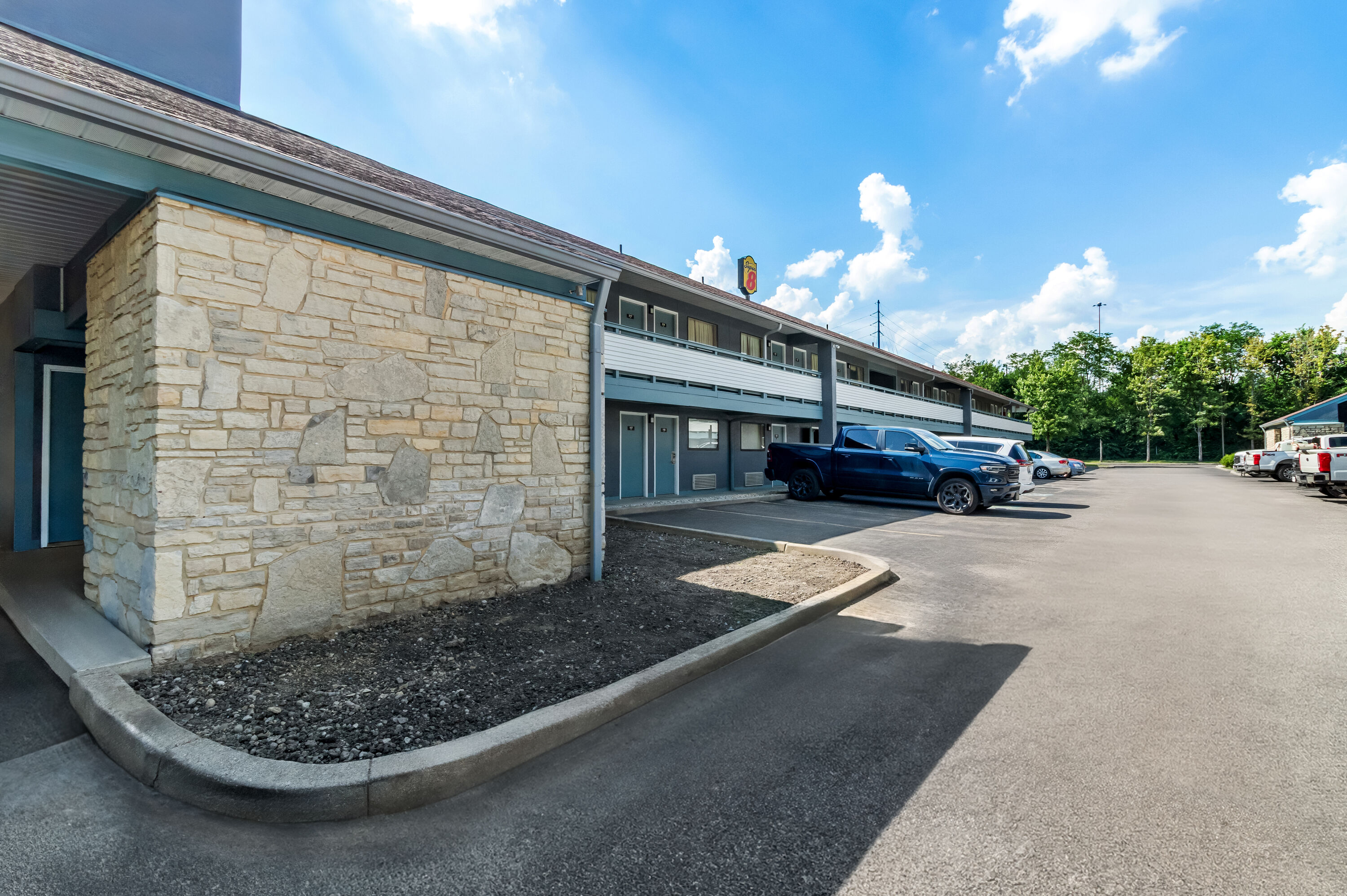 Exterior Day Image of Super 8 by Wyndham Cincinnati/Springdale OH hotel in Cincinnati, Ohio