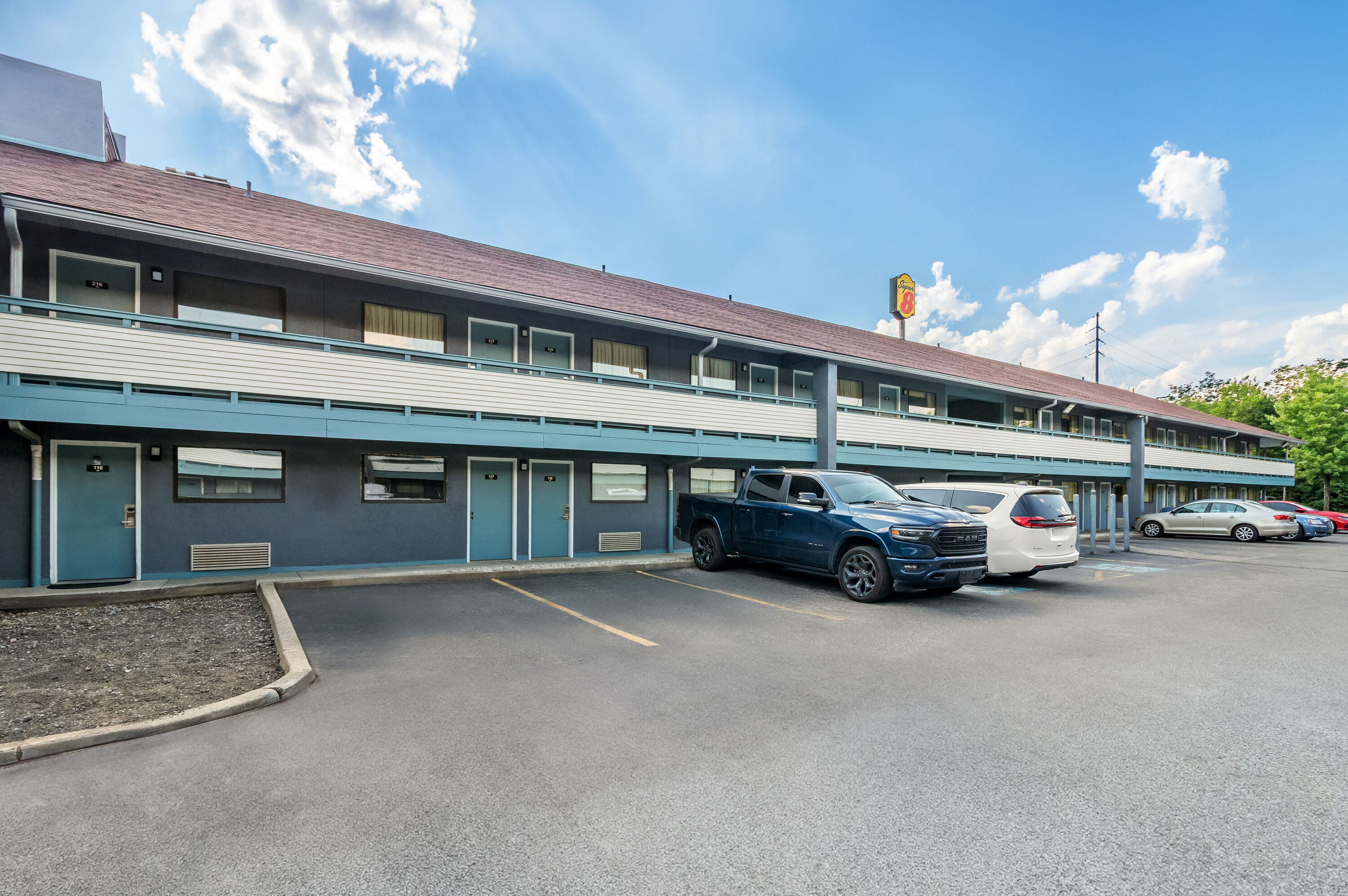 Exterior Day Image of Super 8 by Wyndham Cincinnati/Springdale OH hotel in Cincinnati, Ohio