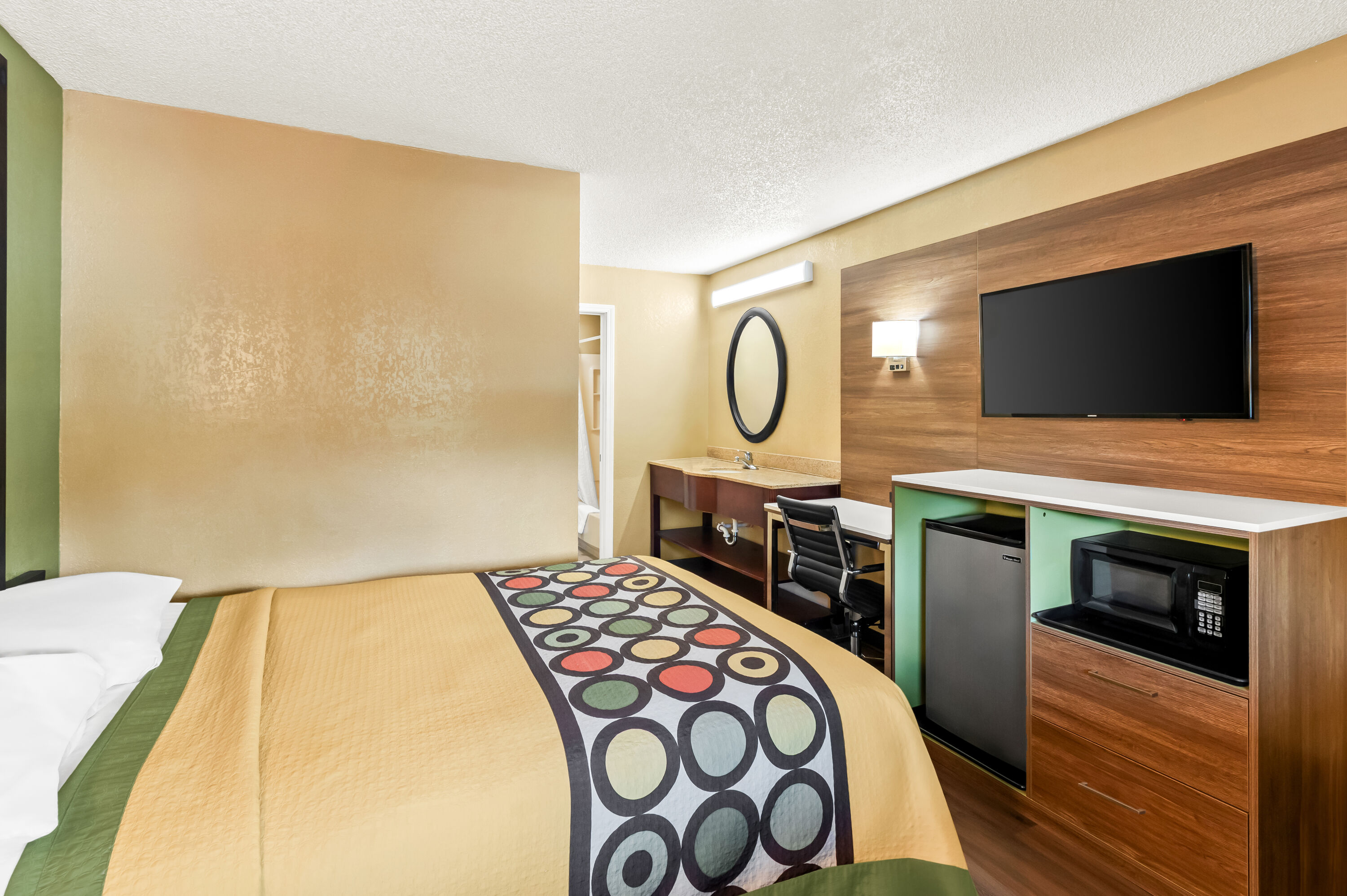 Double bed guest room at the Super 8 by Wyndham Cincinnati/Springdale OH in Cincinnati, Ohio