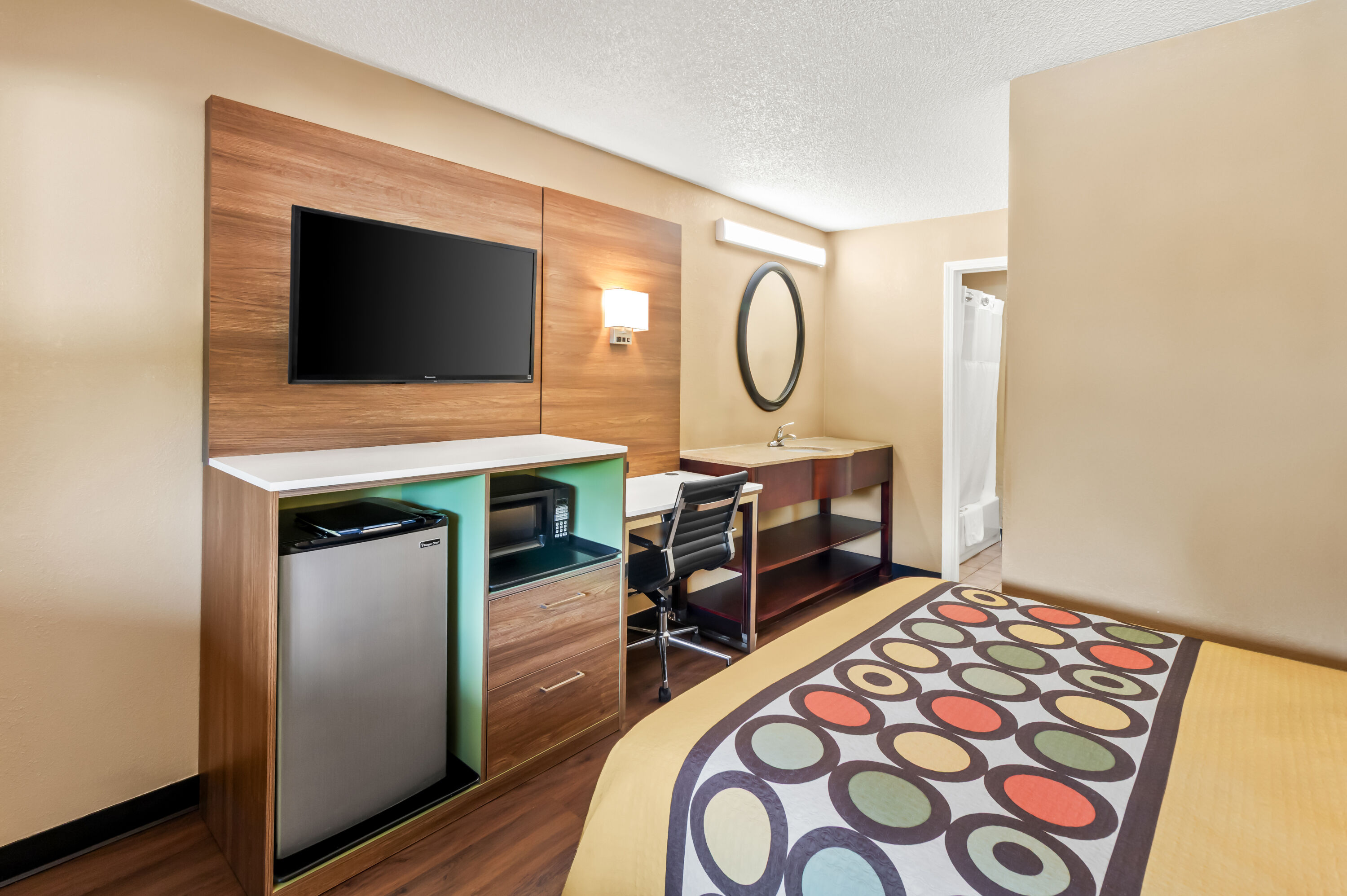 Double bed guest room at the Super 8 by Wyndham Cincinnati/Springdale OH in Cincinnati, Ohio