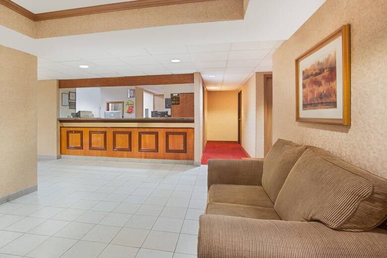 Super 8 Defiance hotel lobby in Defiance, Ohio