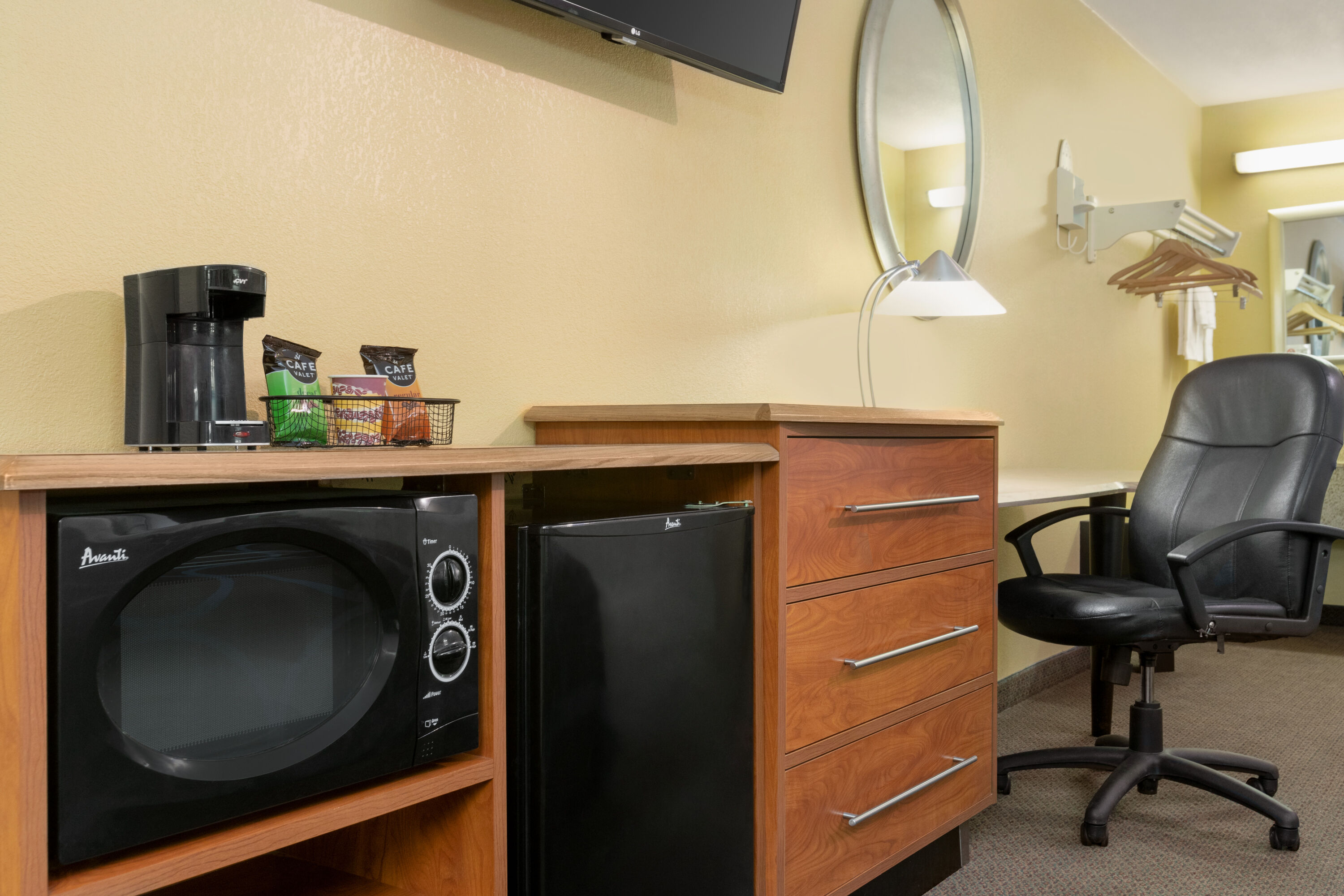 Super 8 By Wyndham Findlay Findlay Oh Hotels