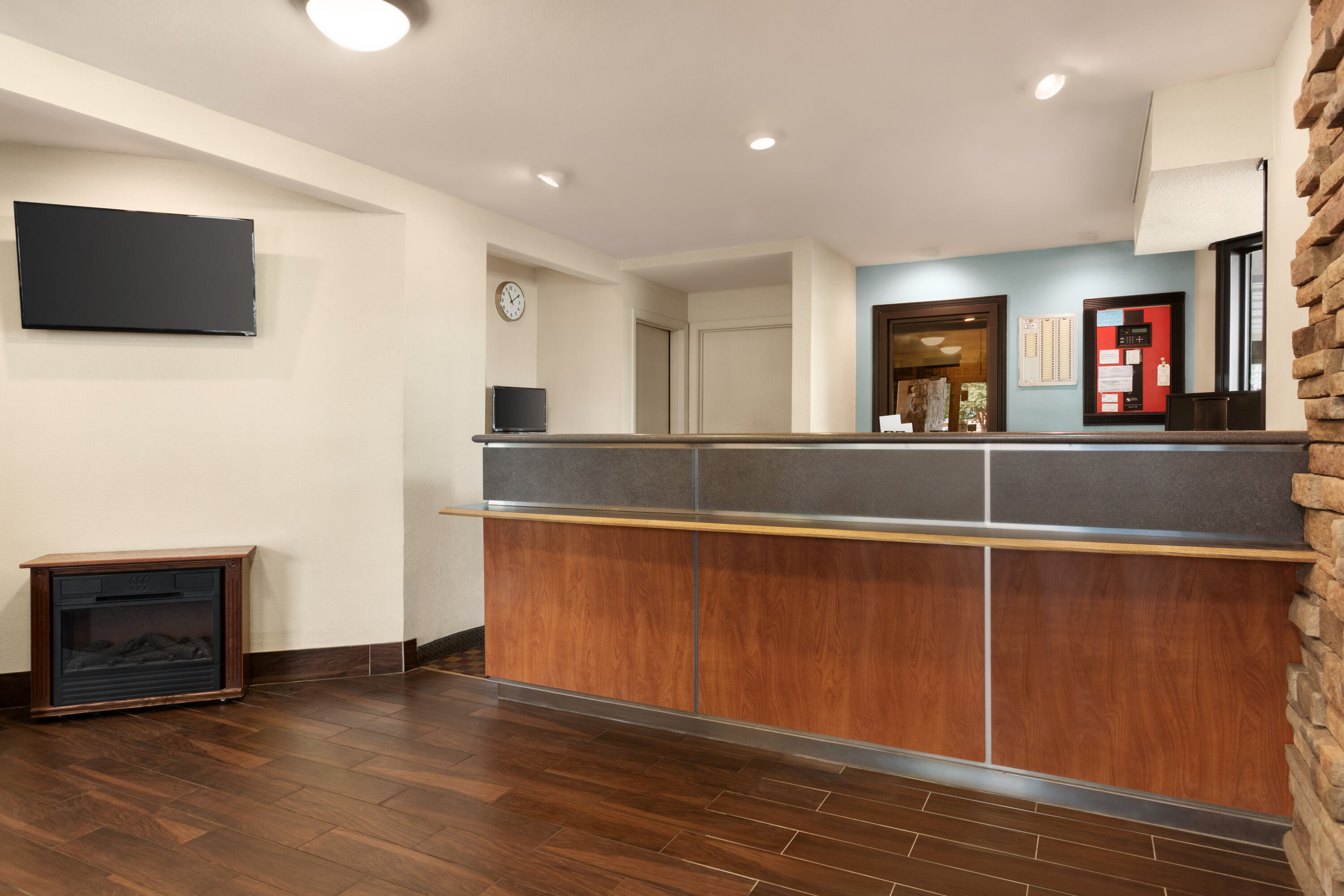Super 8 By Wyndham Findlay Findlay Oh Hotels