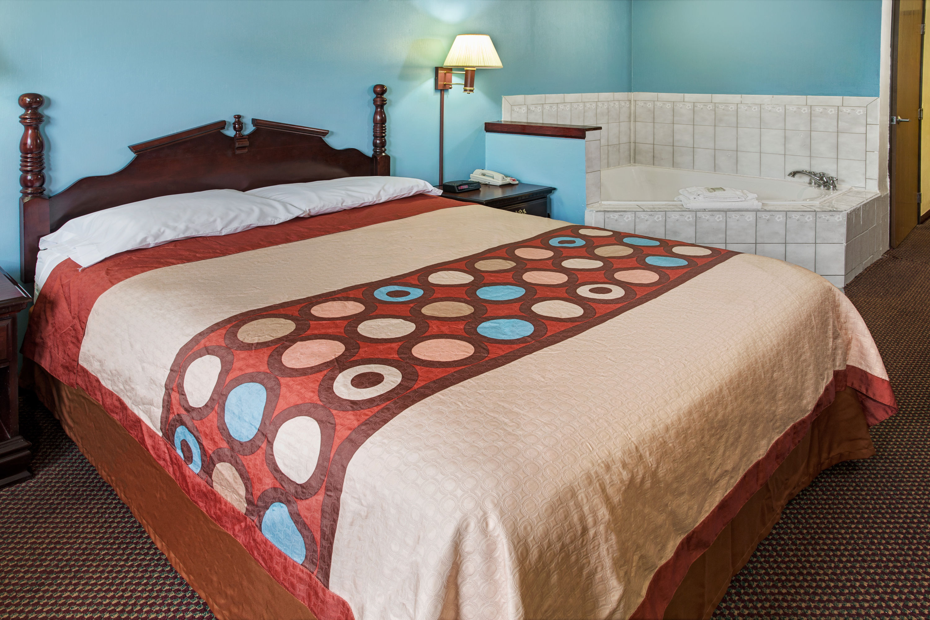 Super 8 by Wyndham Heath/Newark suite in Heath, Ohio