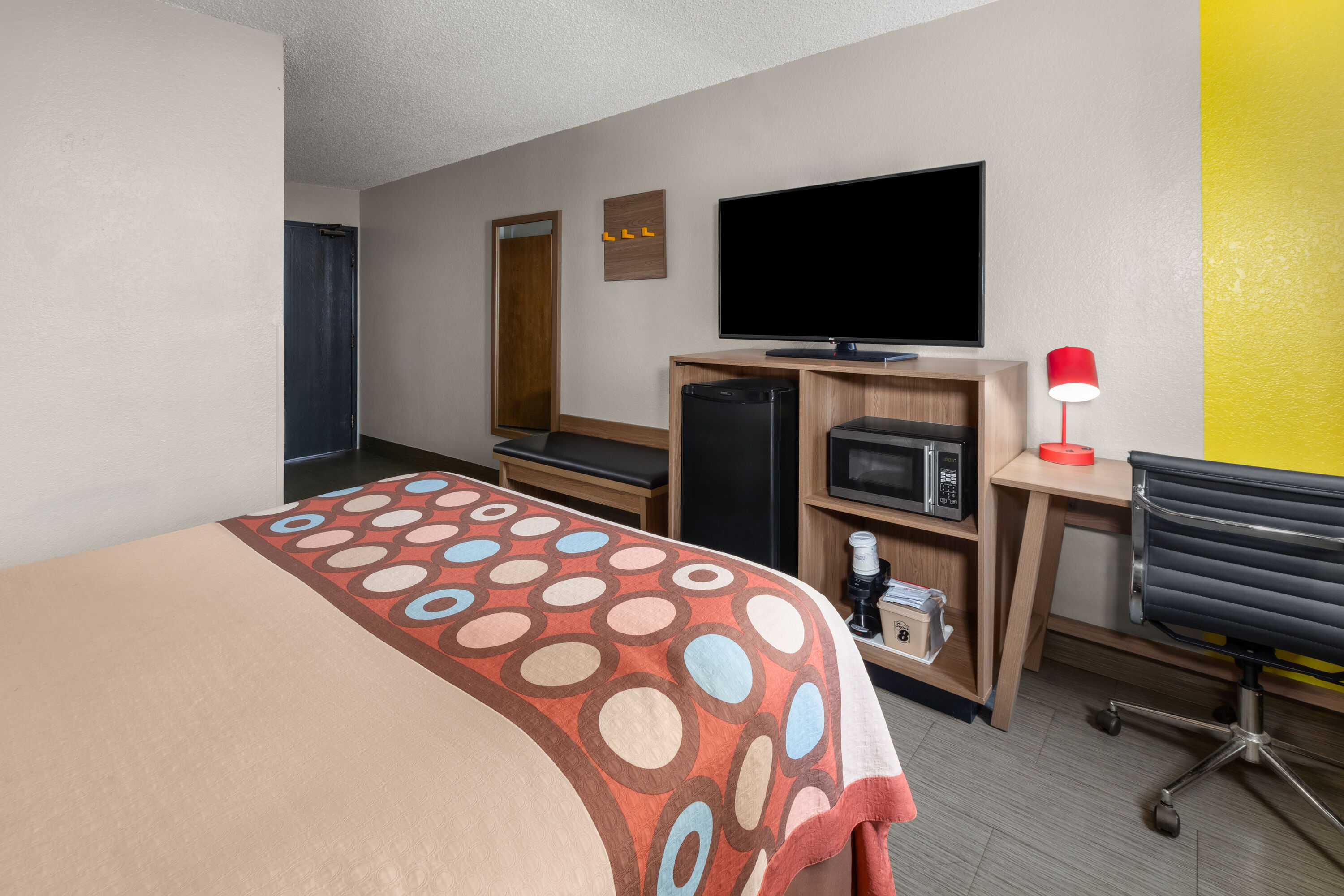 Guest room at the Super 8 by Wyndham Kent/Akron Area in Kent, Ohio