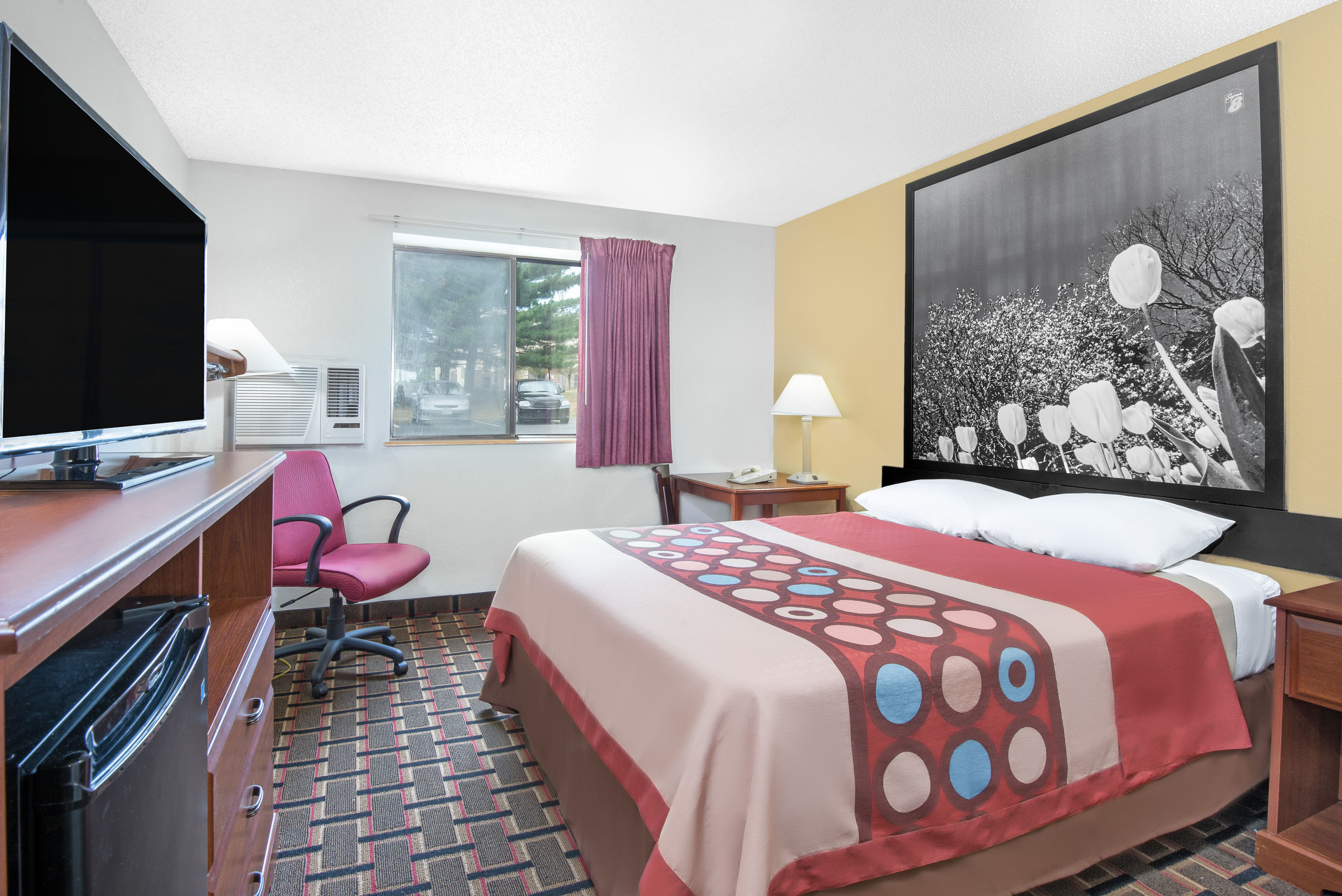 Guest room at the Super 8 by Wyndham Kent/Akron Area in Kent, Ohio