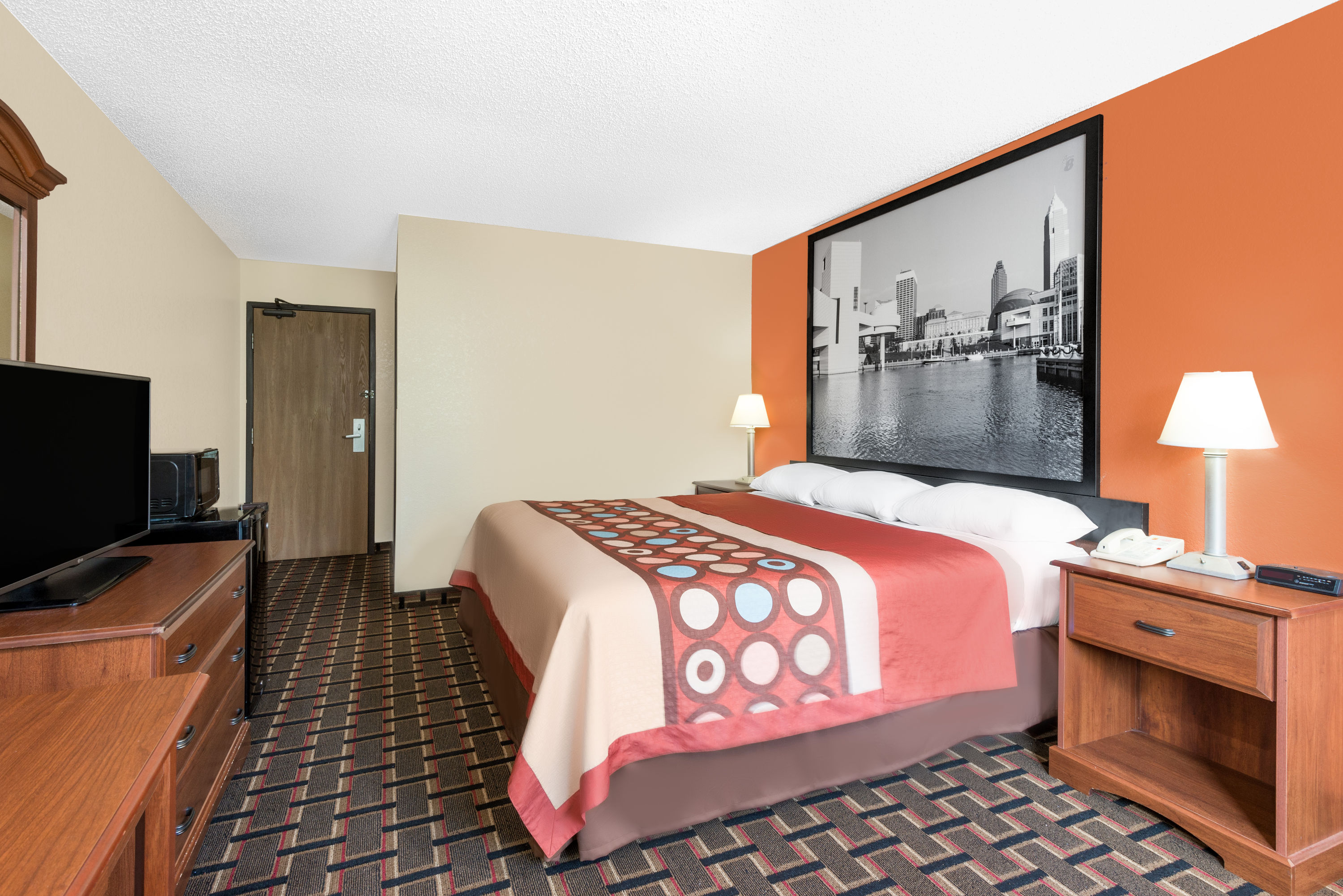 Guest room at the Super 8 by Wyndham Kent/Akron Area in Kent, Ohio