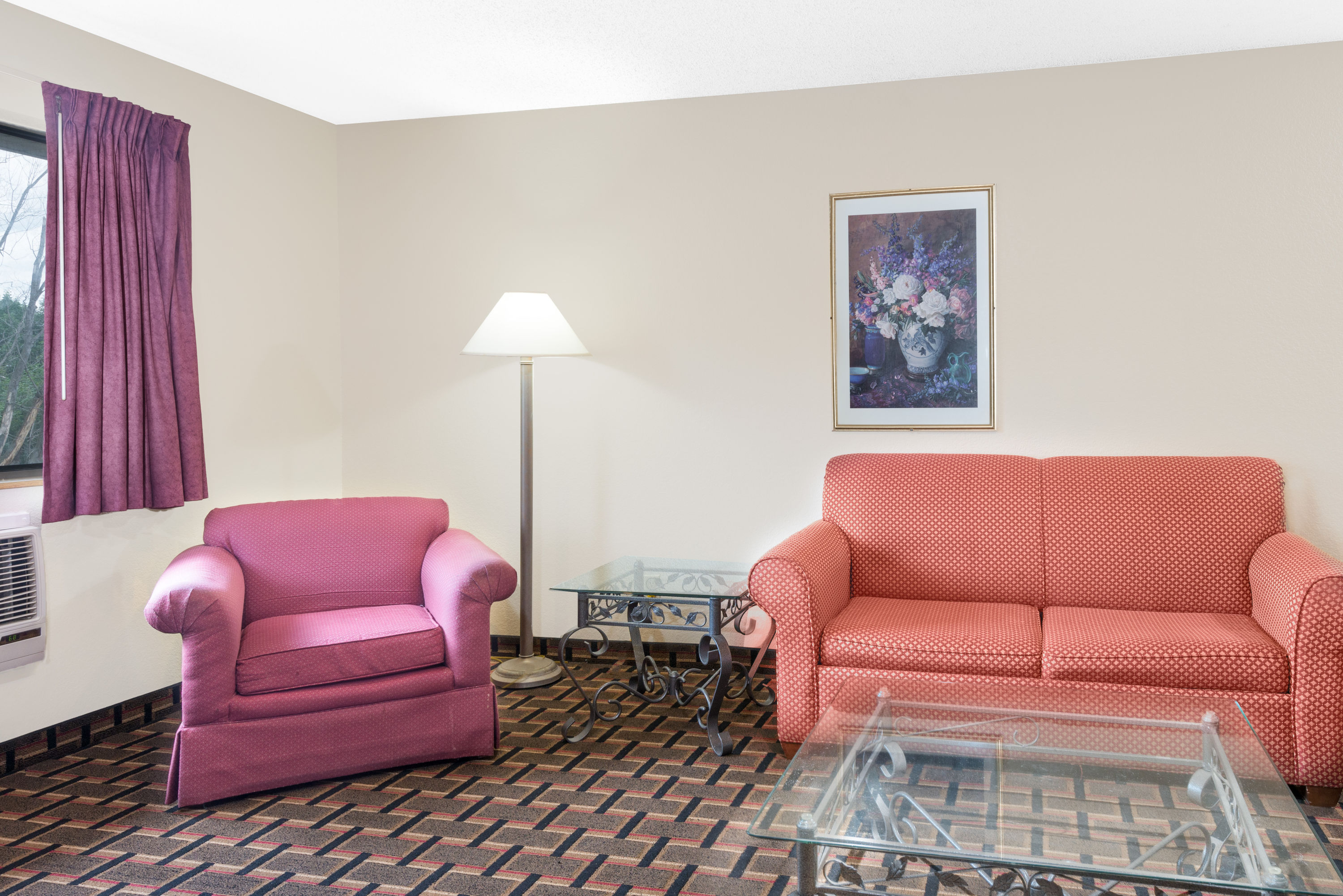 Super 8 by Wyndham Kent/Akron Area suite in Kent, Ohio