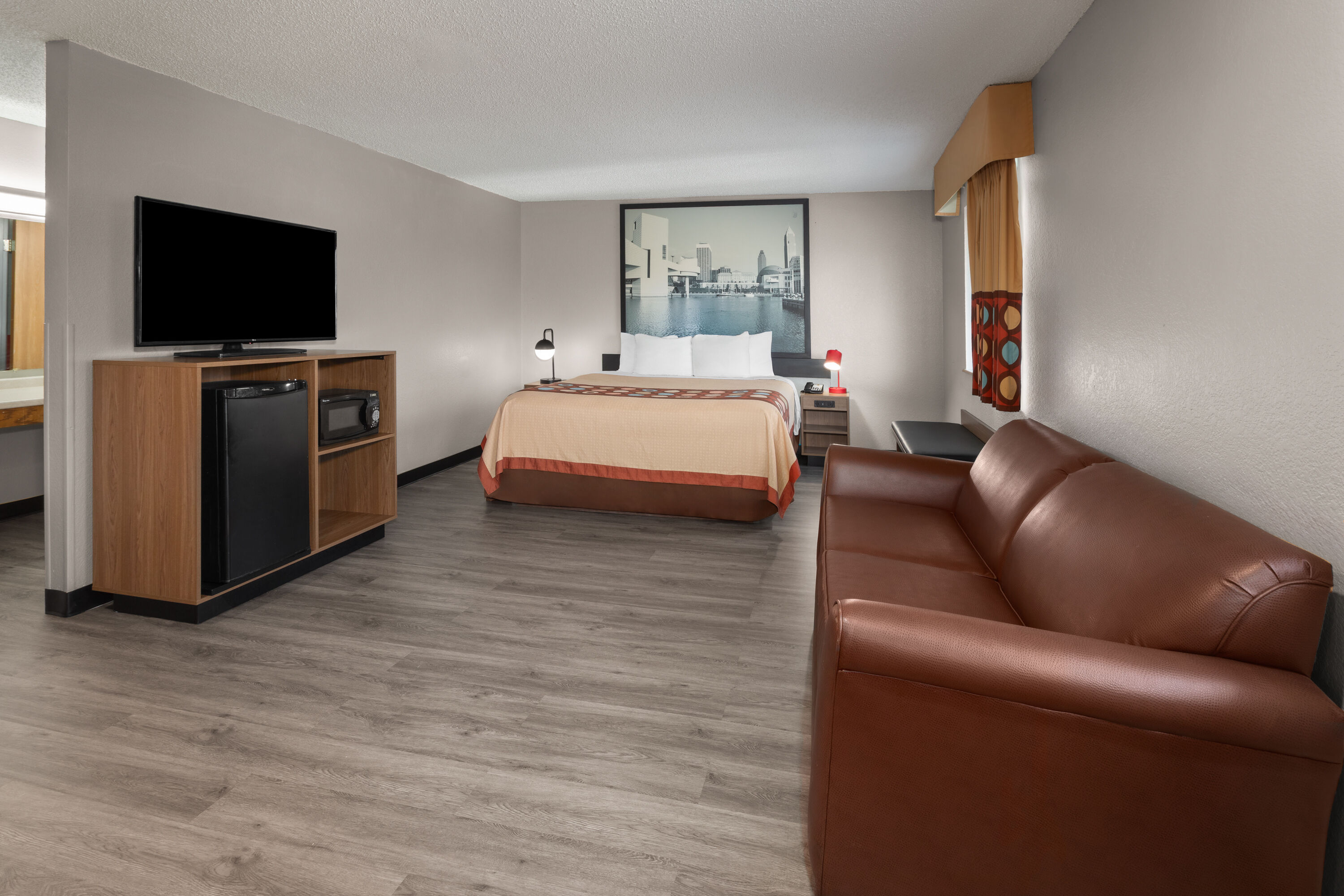 Super 8 by Wyndham Kent/Akron Area suite in Kent, Ohio