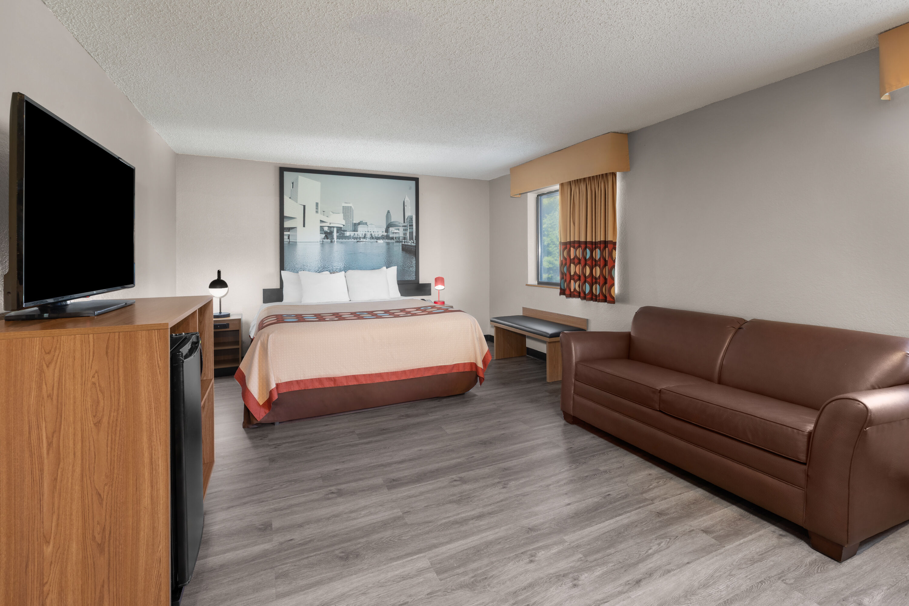 Super 8 by Wyndham Kent/Akron Area suite in Kent, Ohio