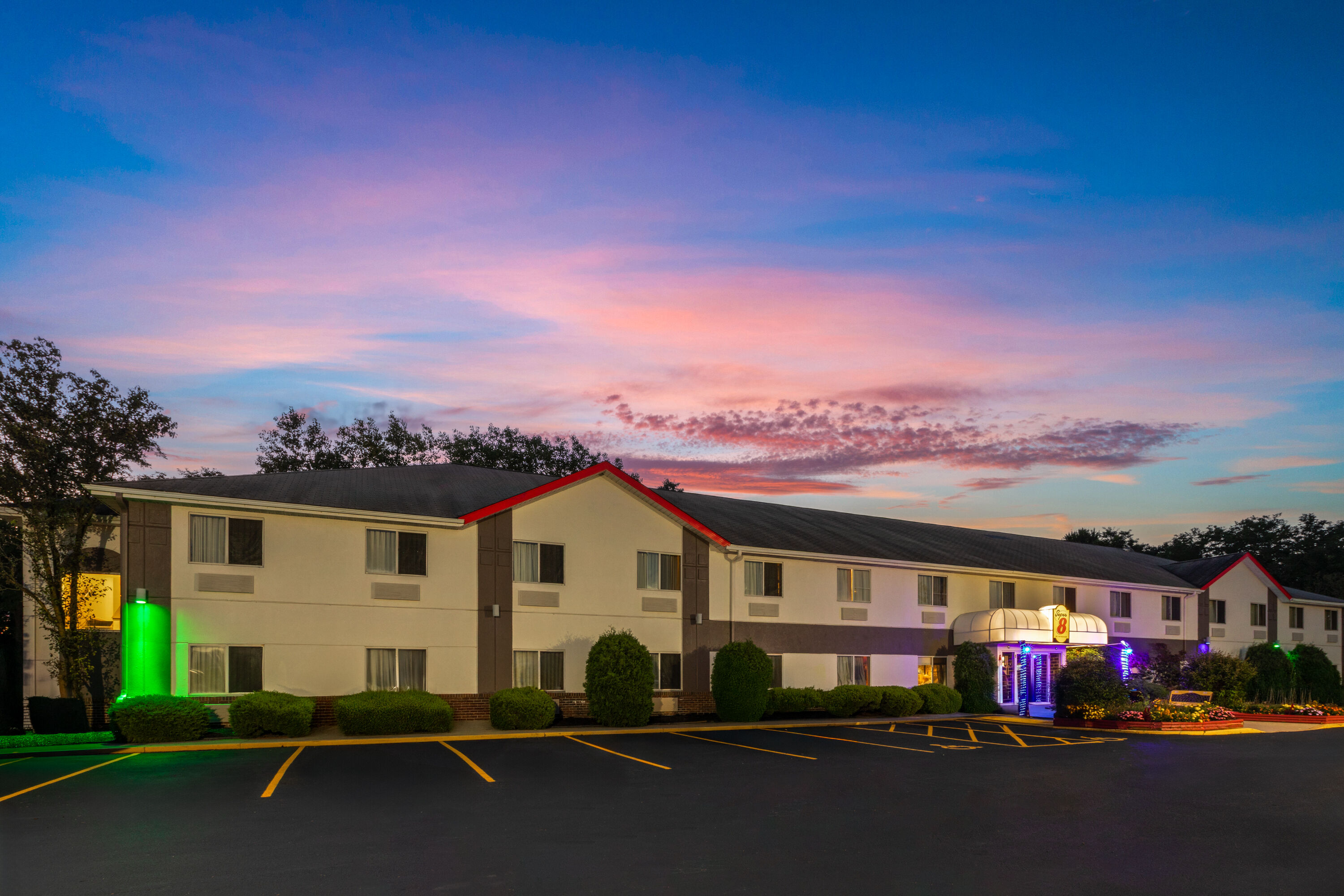 Exterior Dusk Image of Super 8 by Wyndham Medina hotel in Medina, Ohio