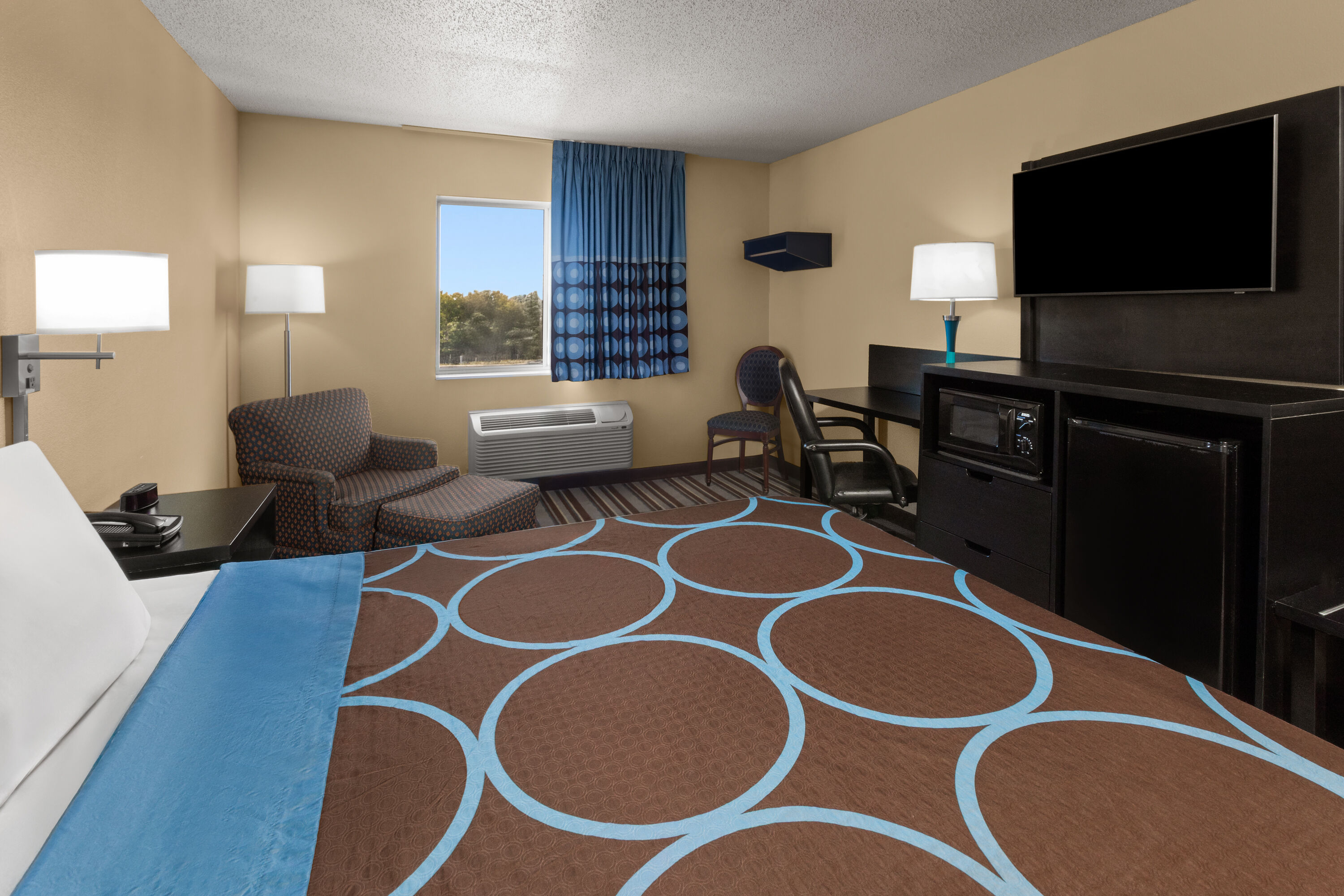 Guest room at the Super 8 by Wyndham Medina in Medina, Ohio
