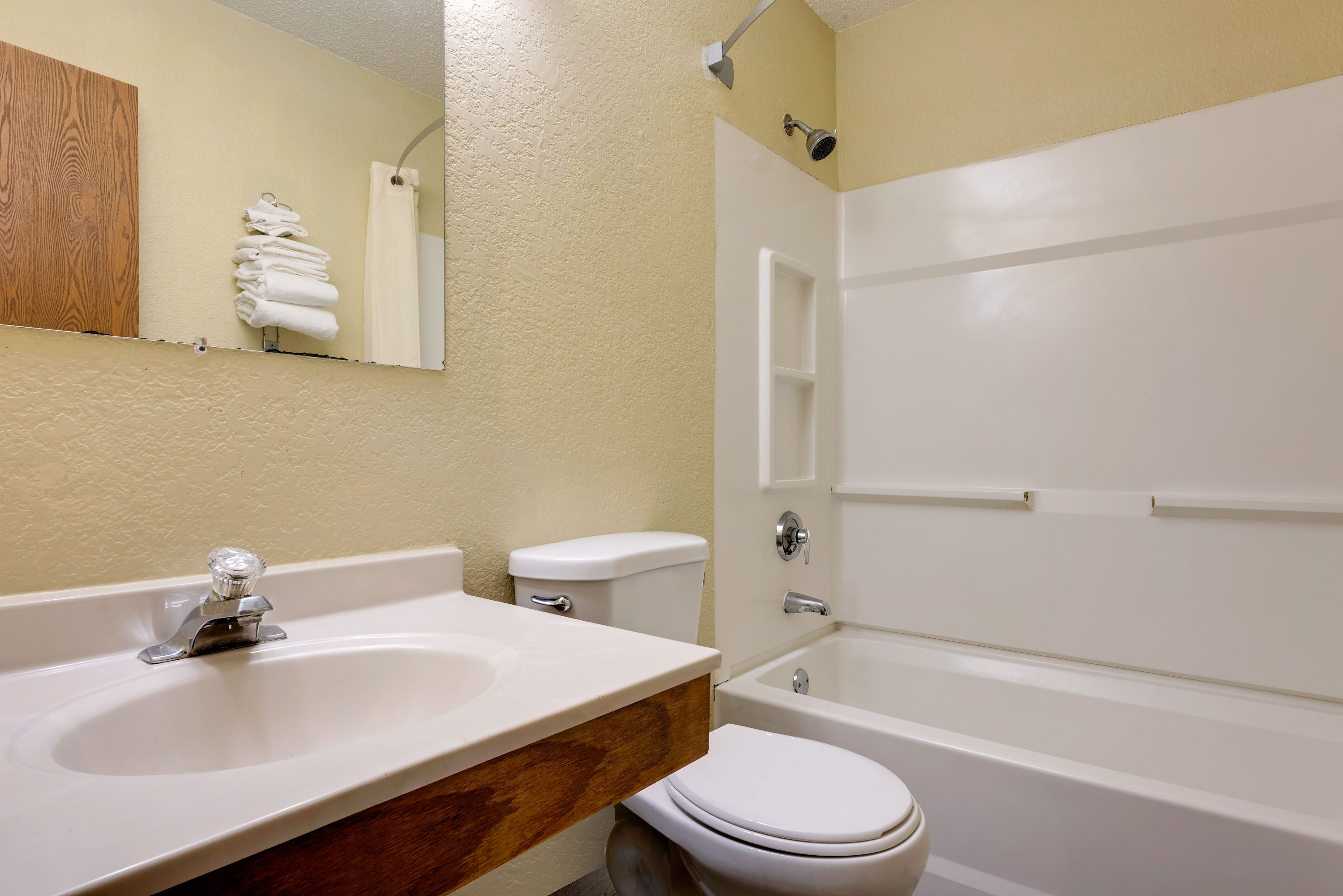Guest room bath at the Super 8 by Wyndham Mentor/Cleveland Area in Mentor, Ohio