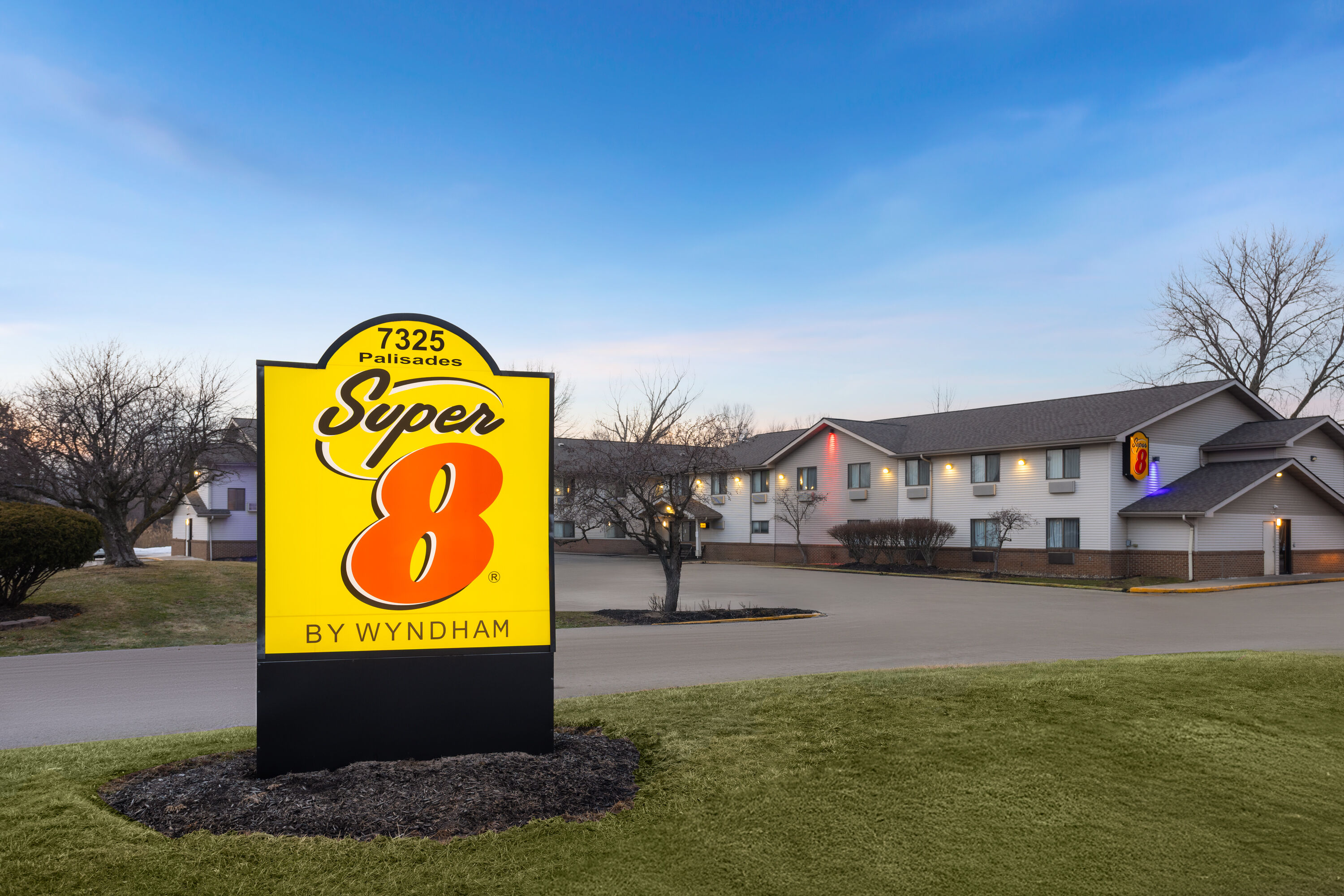 Exterior Dusk Image of Super 8 by Wyndham Mentor/Cleveland Area hotel in Mentor, Ohio