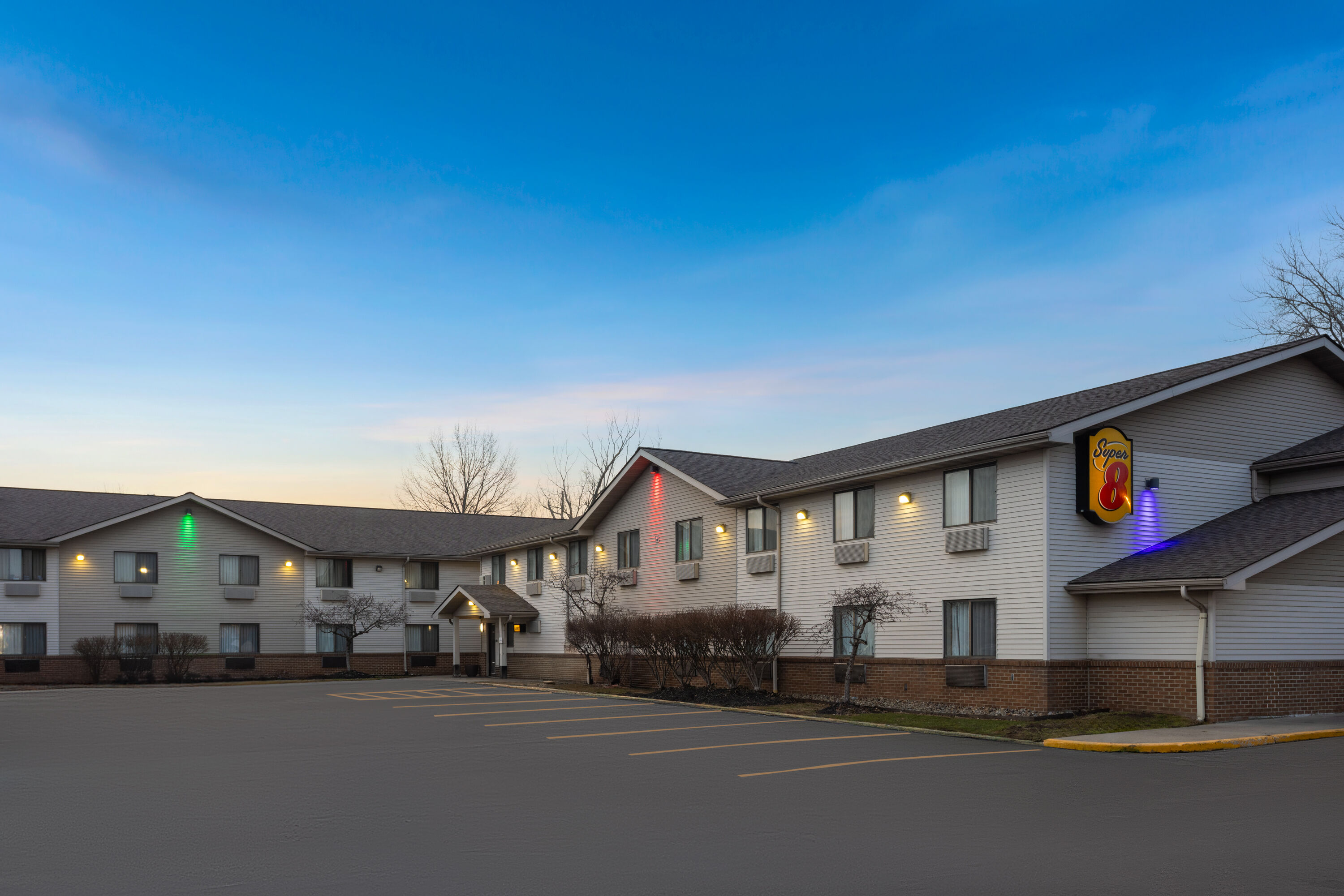 Exterior Dusk Image of Super 8 by Wyndham Mentor/Cleveland Area hotel in Mentor, Ohio