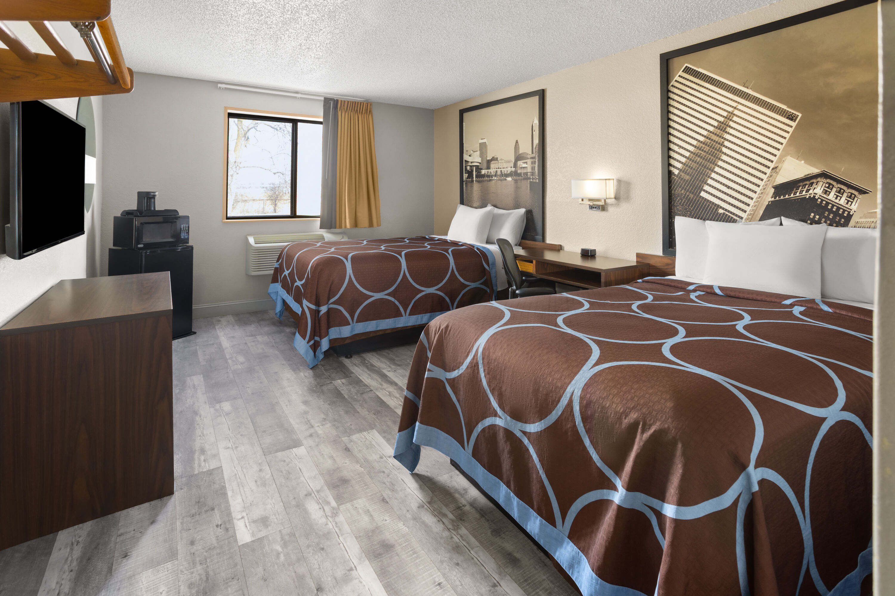 Guest room at the Super 8 by Wyndham Mentor/Cleveland Area in Mentor, Ohio