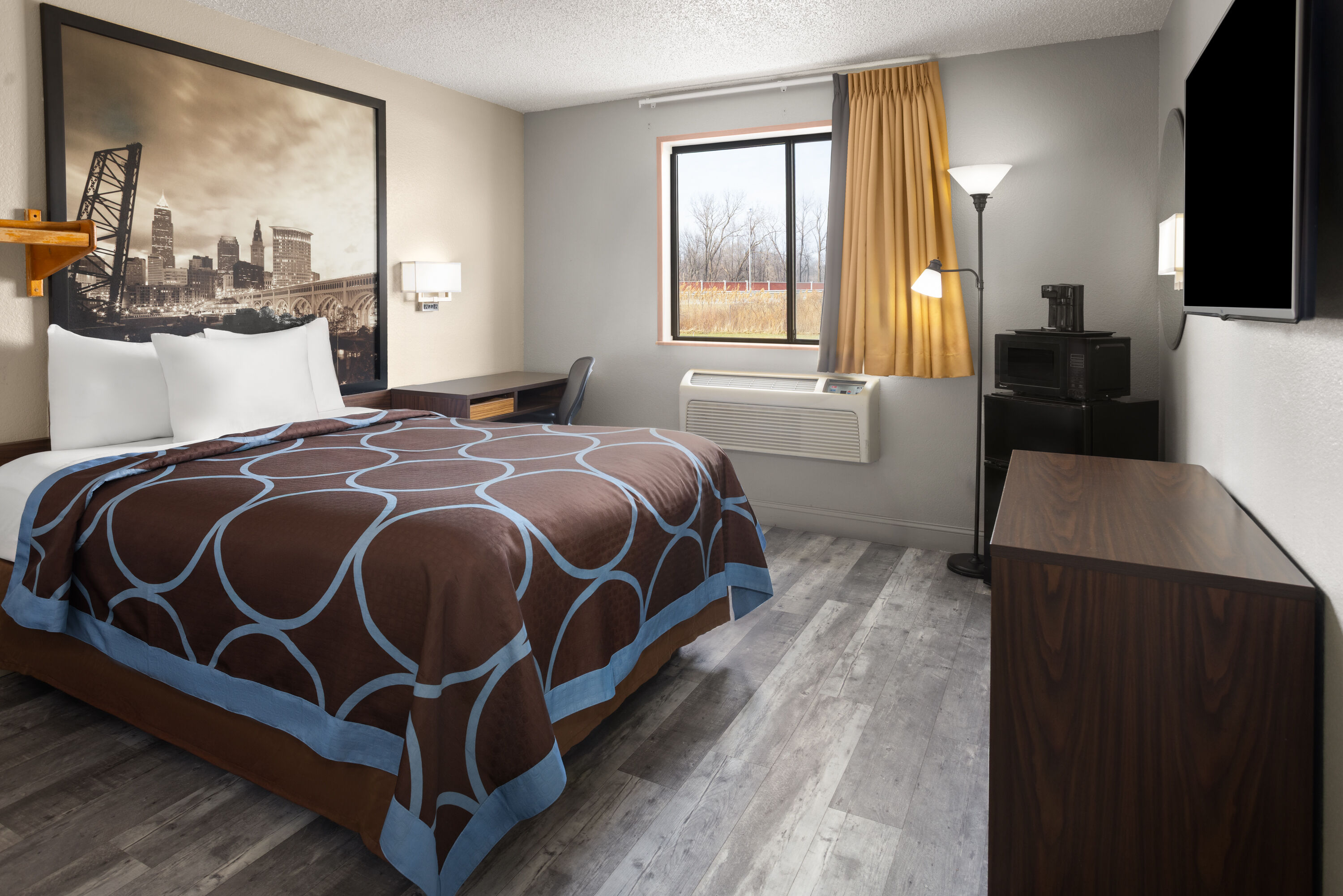 Guest room at the Super 8 by Wyndham Mentor/Cleveland Area in Mentor, Ohio