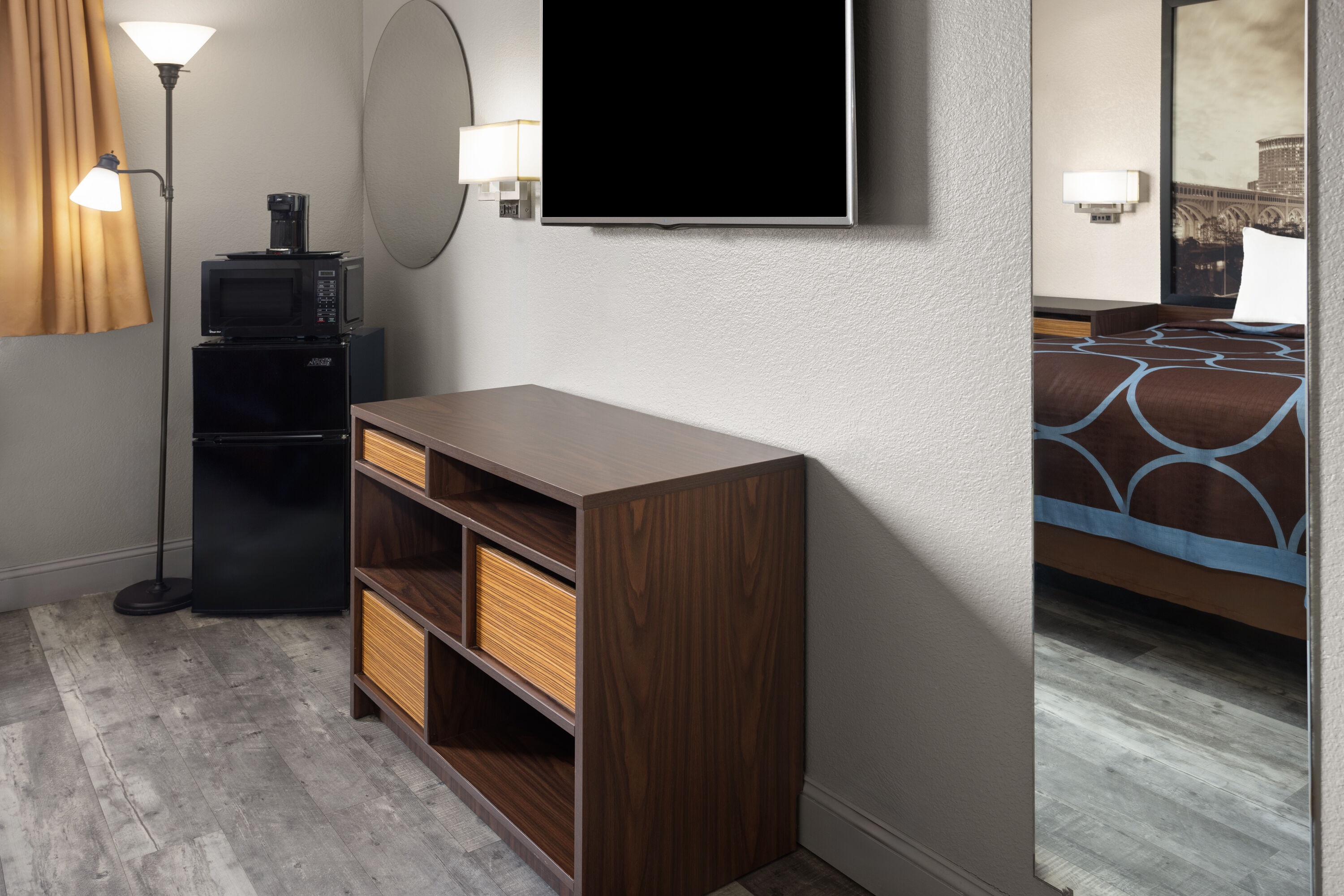 Guest room at the Super 8 by Wyndham Mentor/Cleveland Area in Mentor, Ohio