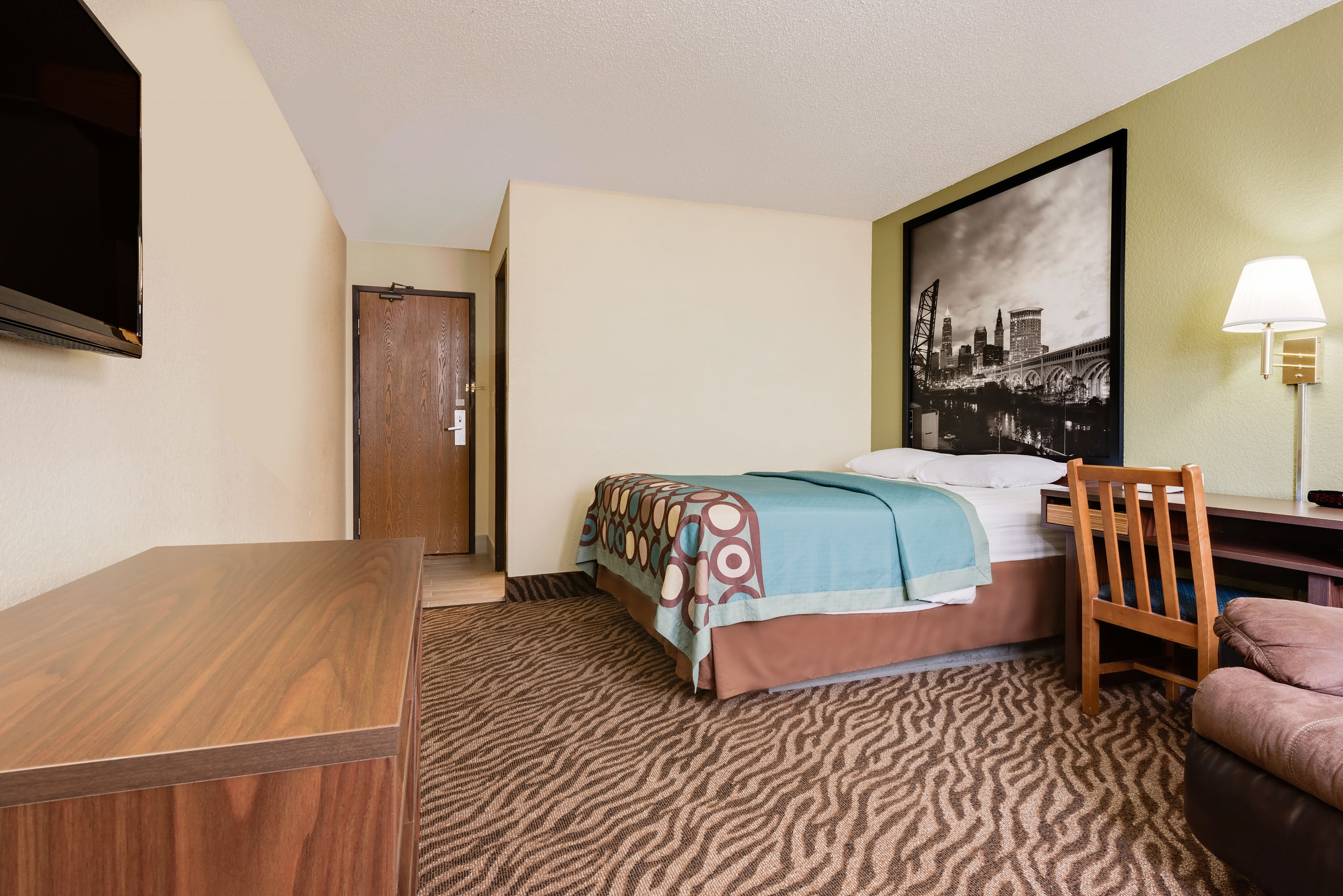Guest room at the Super 8 by Wyndham Mentor/Cleveland Area in Mentor, Ohio