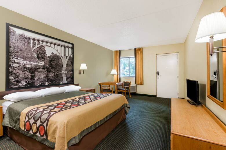 Guest room at the Super 8 Milan/Sandusky Area in Milan, Ohio