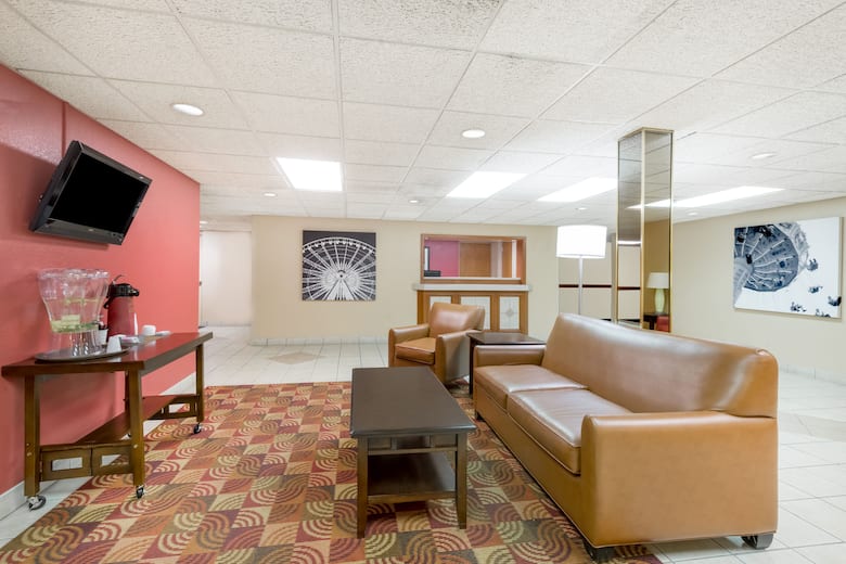Super 8 Milan/Sandusky Area hotel lobby in Milan, Ohio