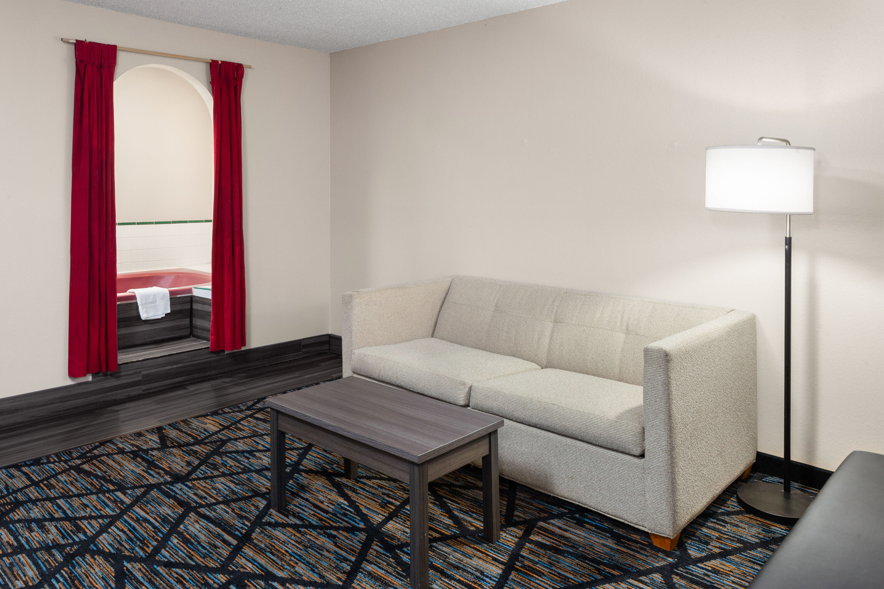 Super 8 by Wyndham Mt. Vernon hot tub suite in Mount Vernon, Ohio