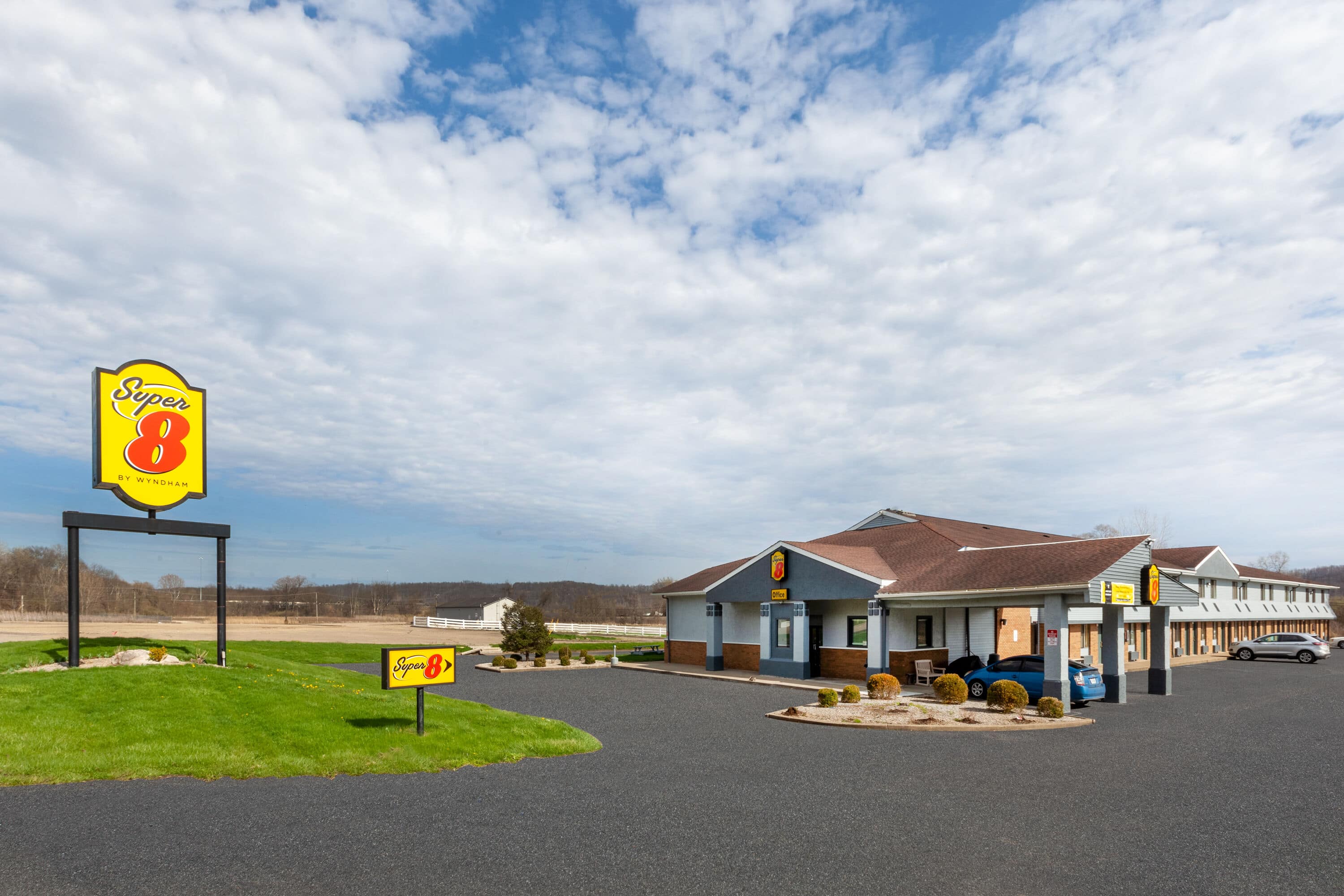 12010_exterior_day_1.jpg?