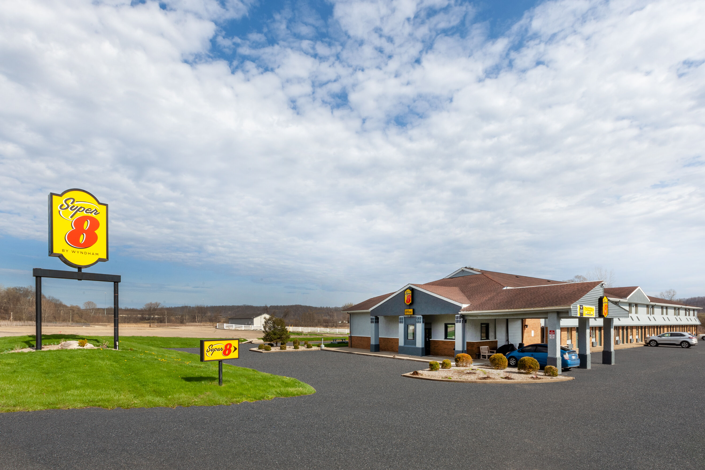 Super 8 by Wyndham OH Hotels