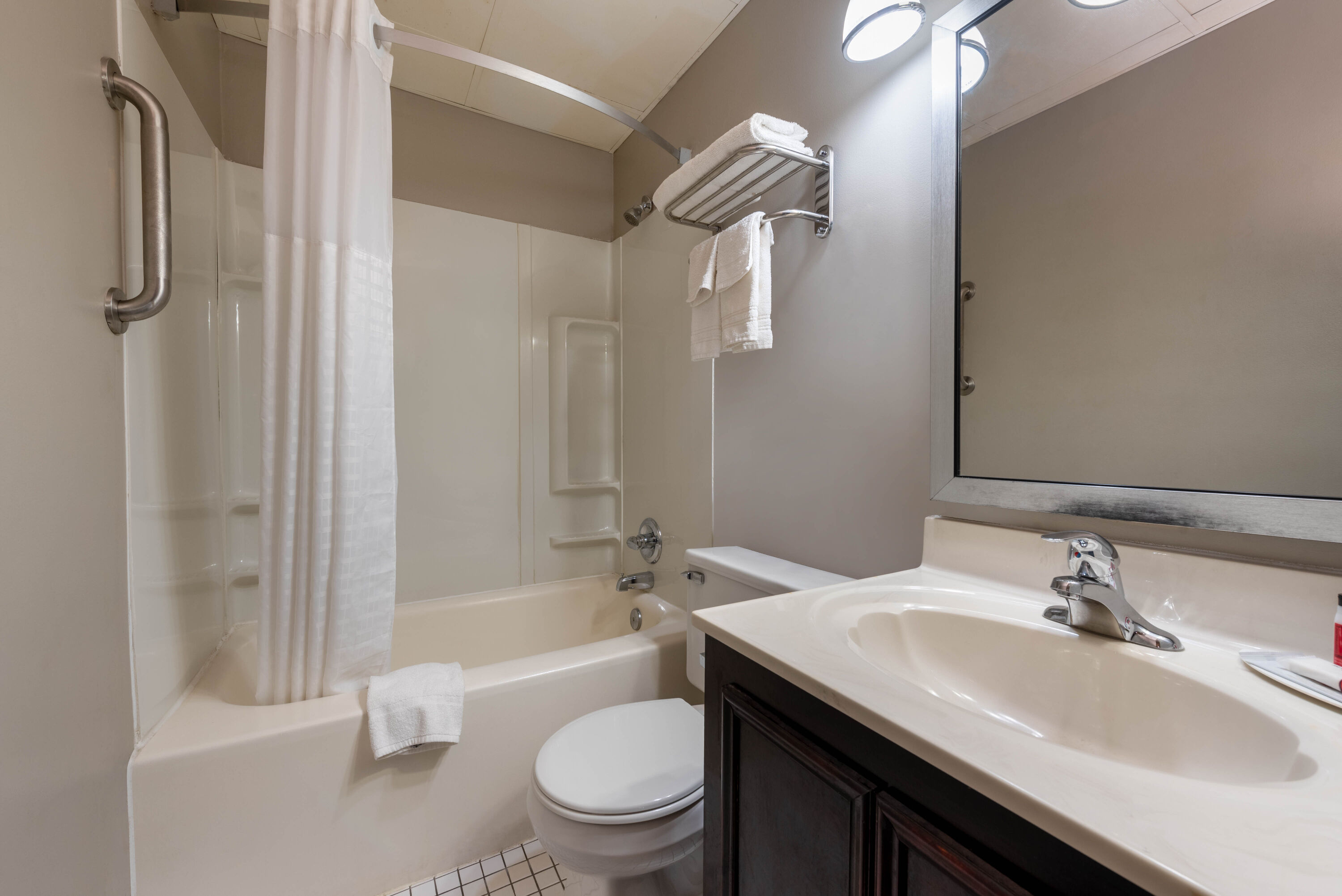 Super 8 By Wyndham Cleveland North Ridgeville Oh Hotels