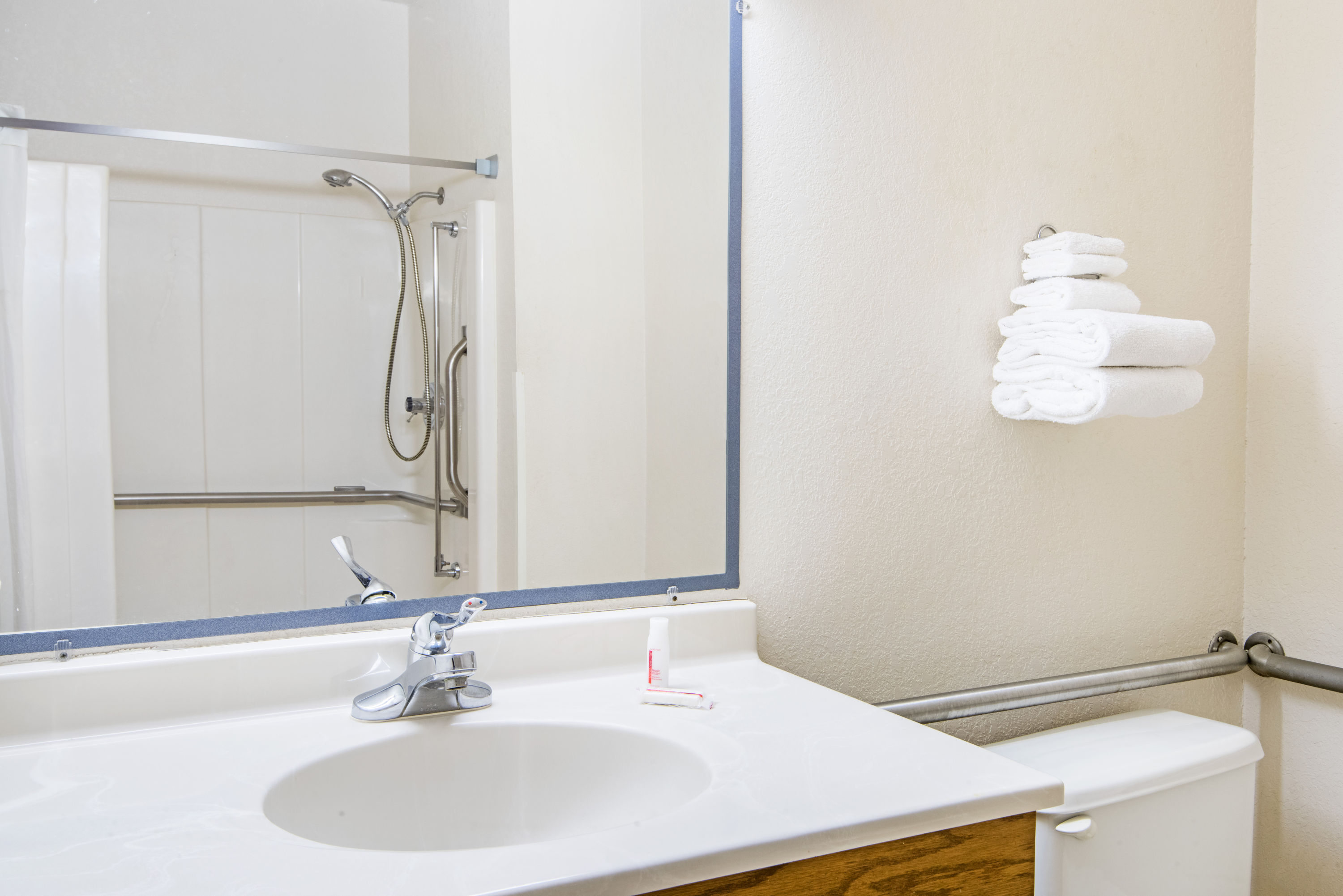 Super 8 By Wyndham Richfield Area Richfield Oh Hotels
