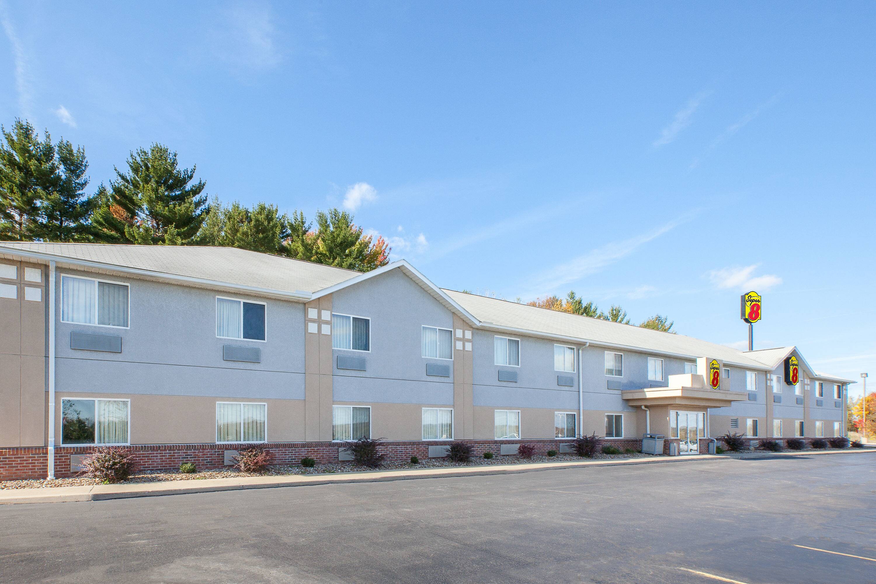 Super 8 by Wyndham Seville Seville, OH Hotels