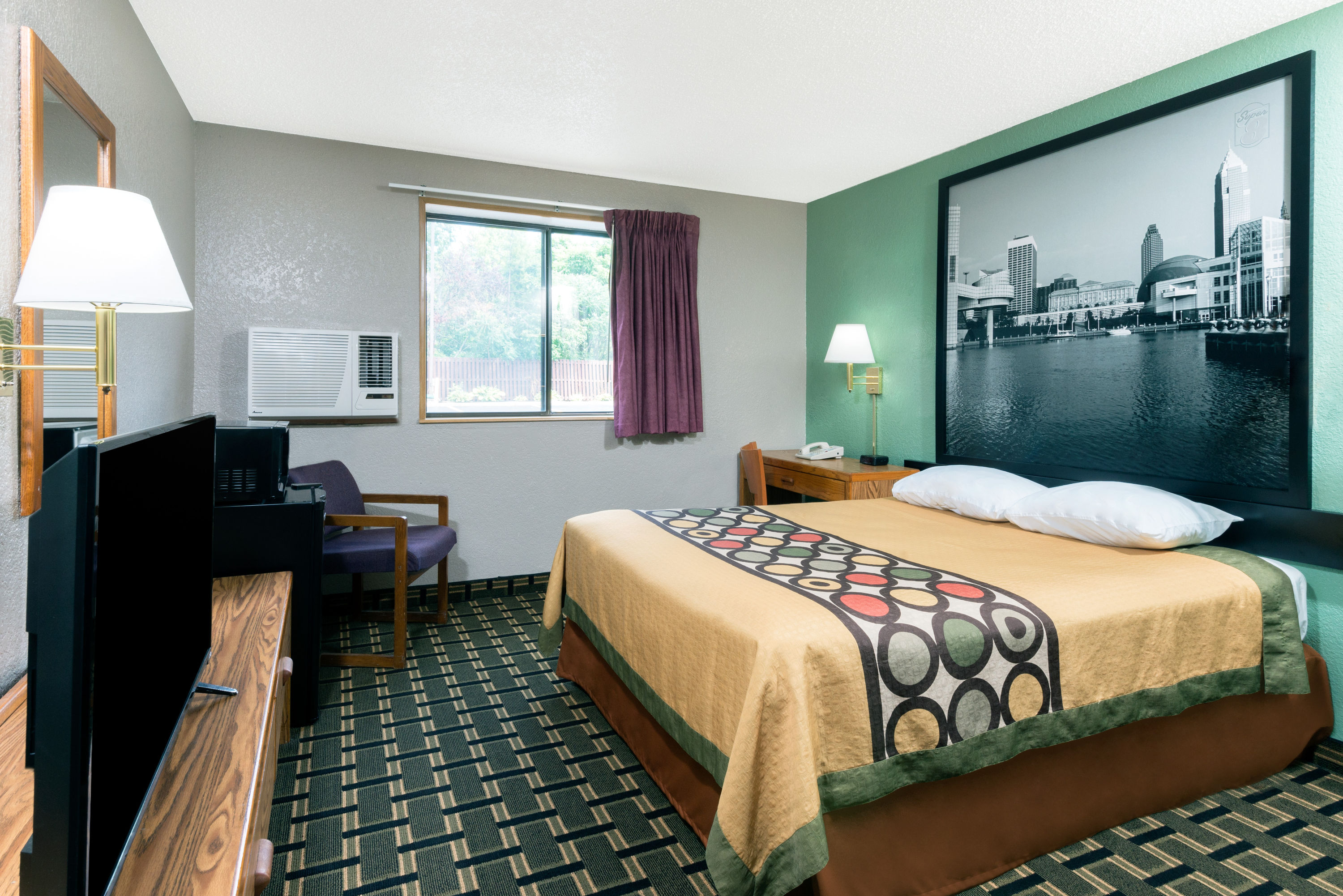 Super 8 by Wyndham Twinsburg/Cleveland Area | Twinsburg, OH Hotels