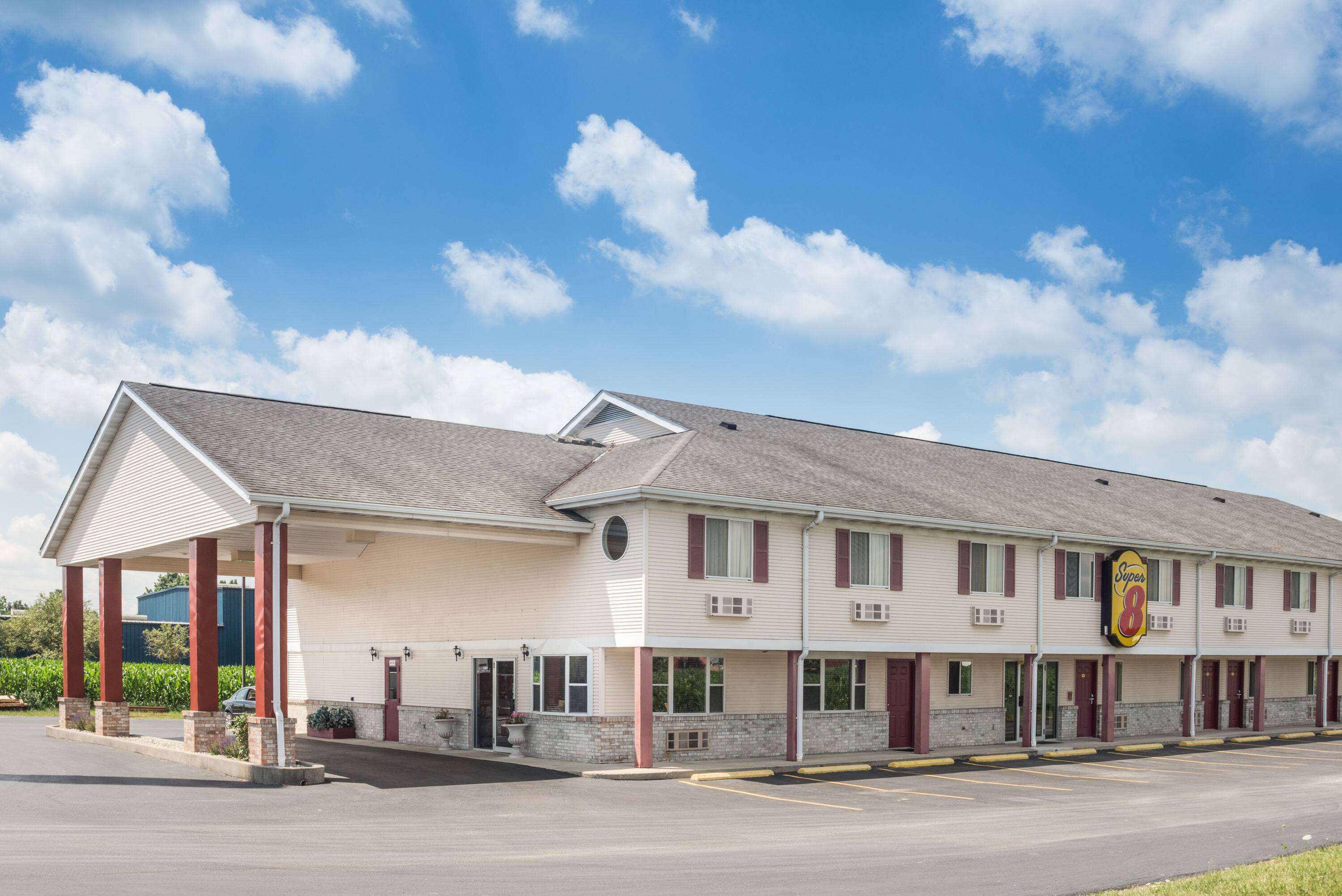 Super 8 By Wyndham Wapakoneta Oh Hotels