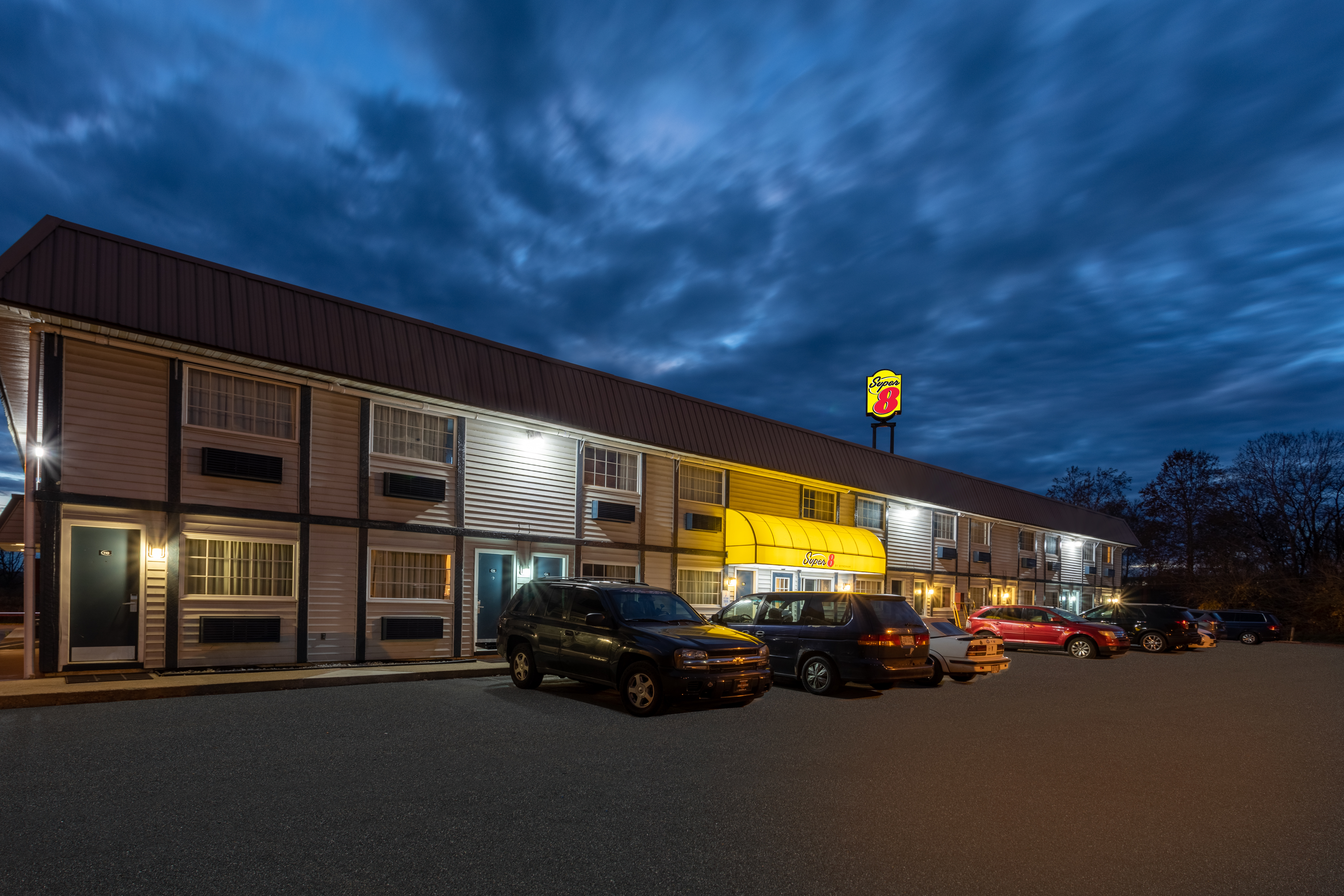Exterior of Super 8 by Wyndham Wooster hotel in Wooster, Ohio