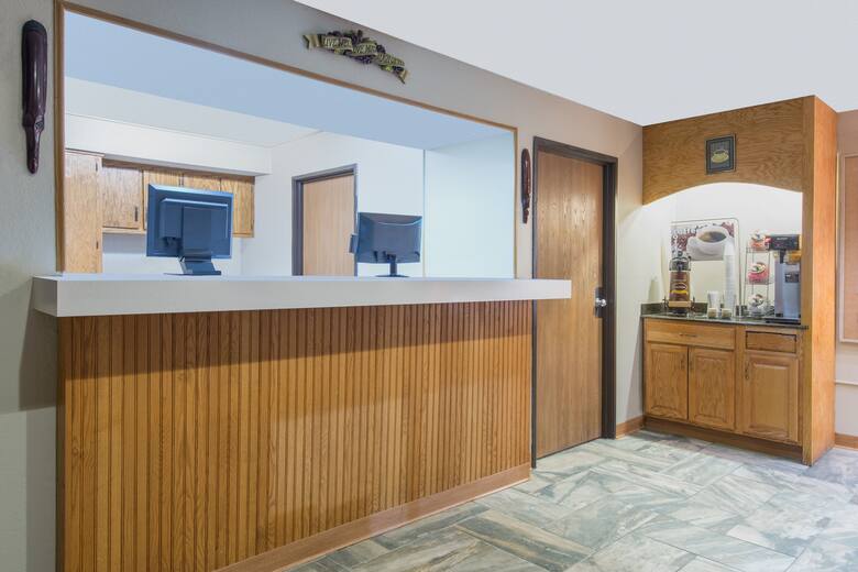 Super 8 Youngstown/Austintown hotel lobby in Youngstown, Ohio
