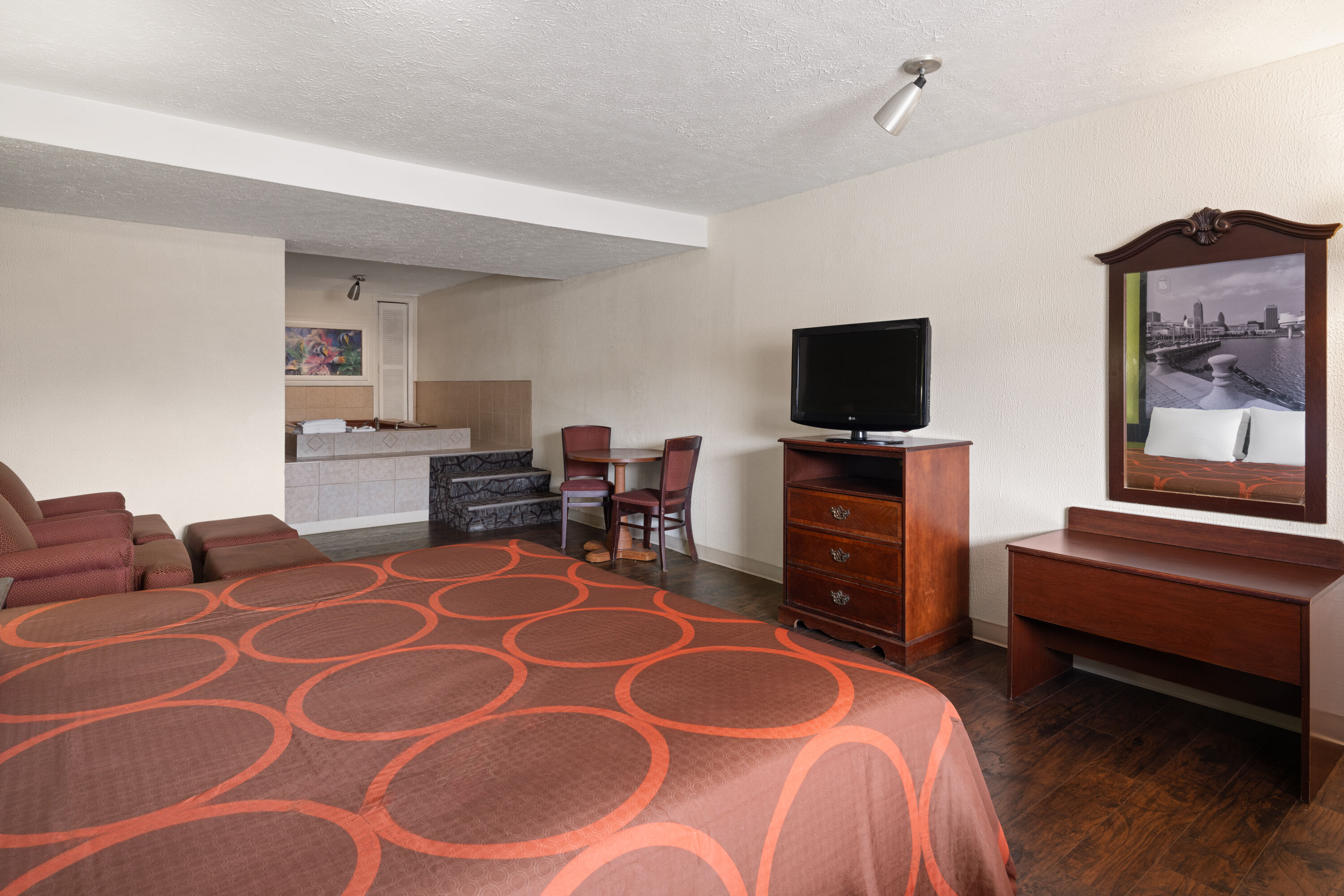 Super 8 by Wyndham Youngstown/Girard suite in Youngstown, Ohio