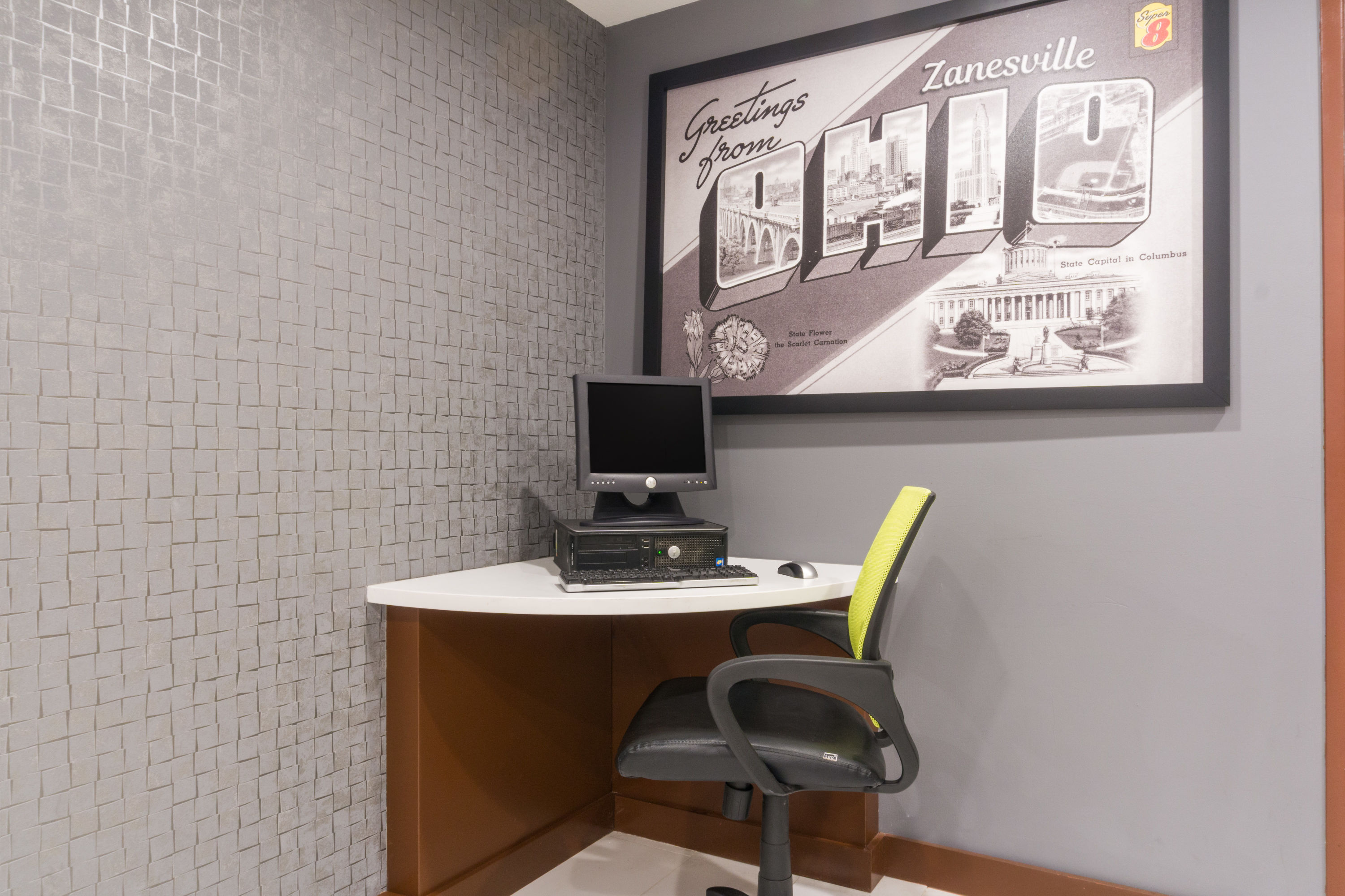 Super 8 by Wyndham Zanesville business center in Zanesville, Ohio