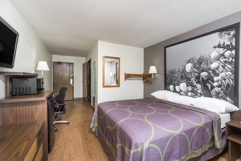 Guest room at the Super 8 Zanesville in Zanesville, Ohio