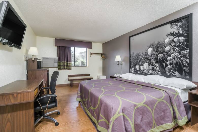 Guest room at the Super 8 Zanesville in Zanesville, Ohio