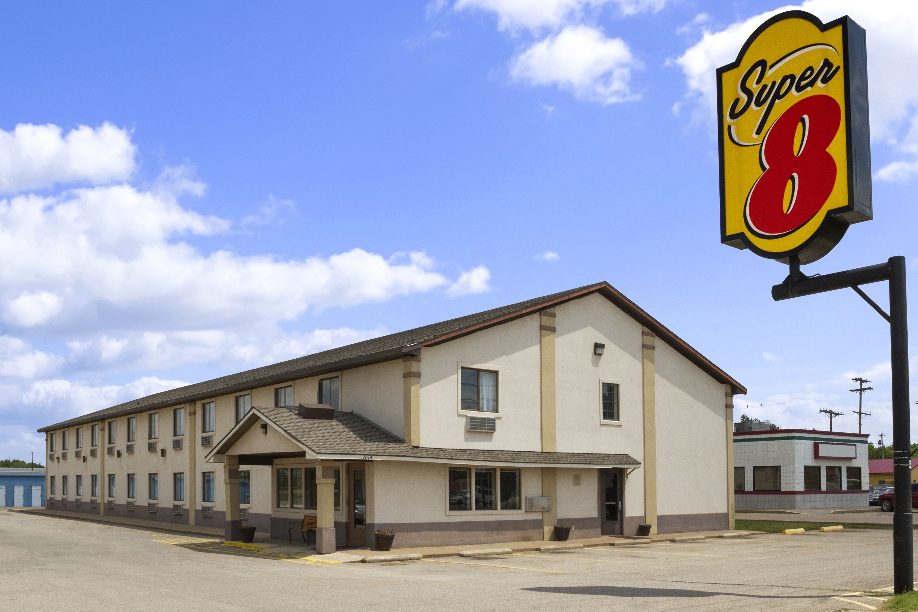 Super 8 By Wyndham Blackwell Blackwell Ok Hotels