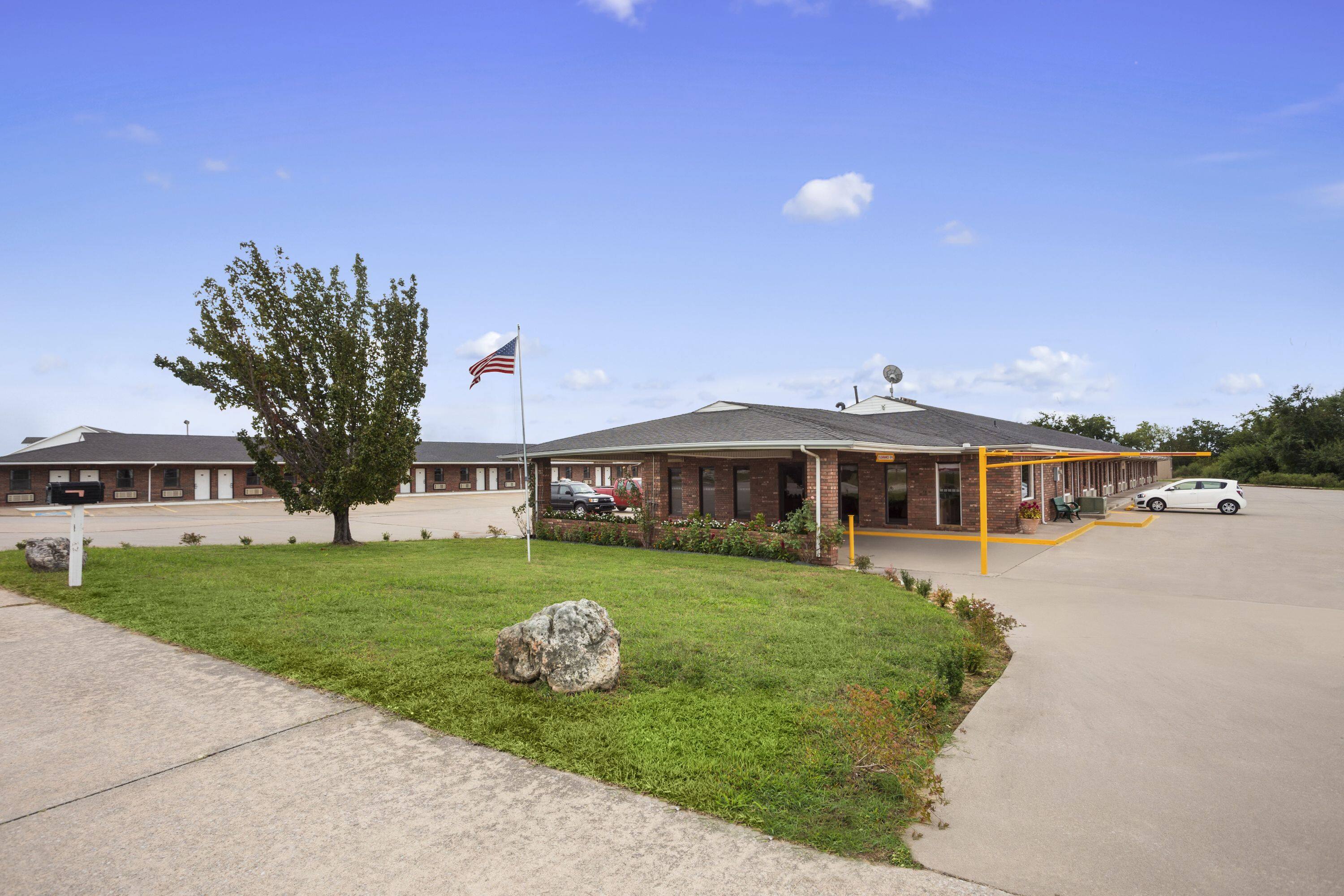 Super 8 By Wyndham Henryetta Ok Hotels